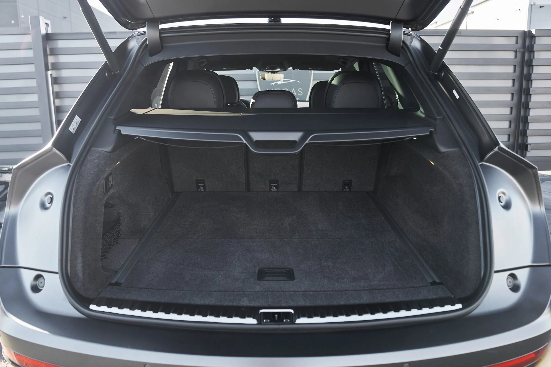 mph017_3983365842_Used_2025_Bentley_Bentayga_S_Black_Edition_1764904160_470e8119f7