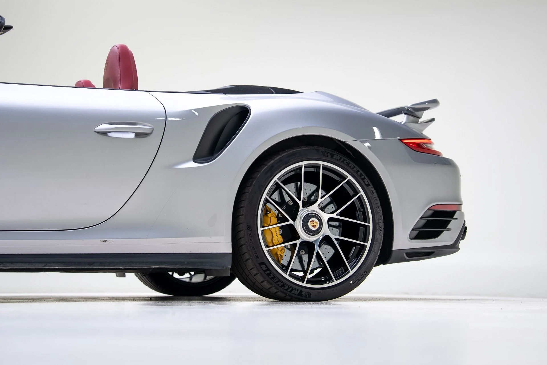 mph017_399192069_Used_2018_Porsche_911_Turbo_S_1769029746_18e6364c84