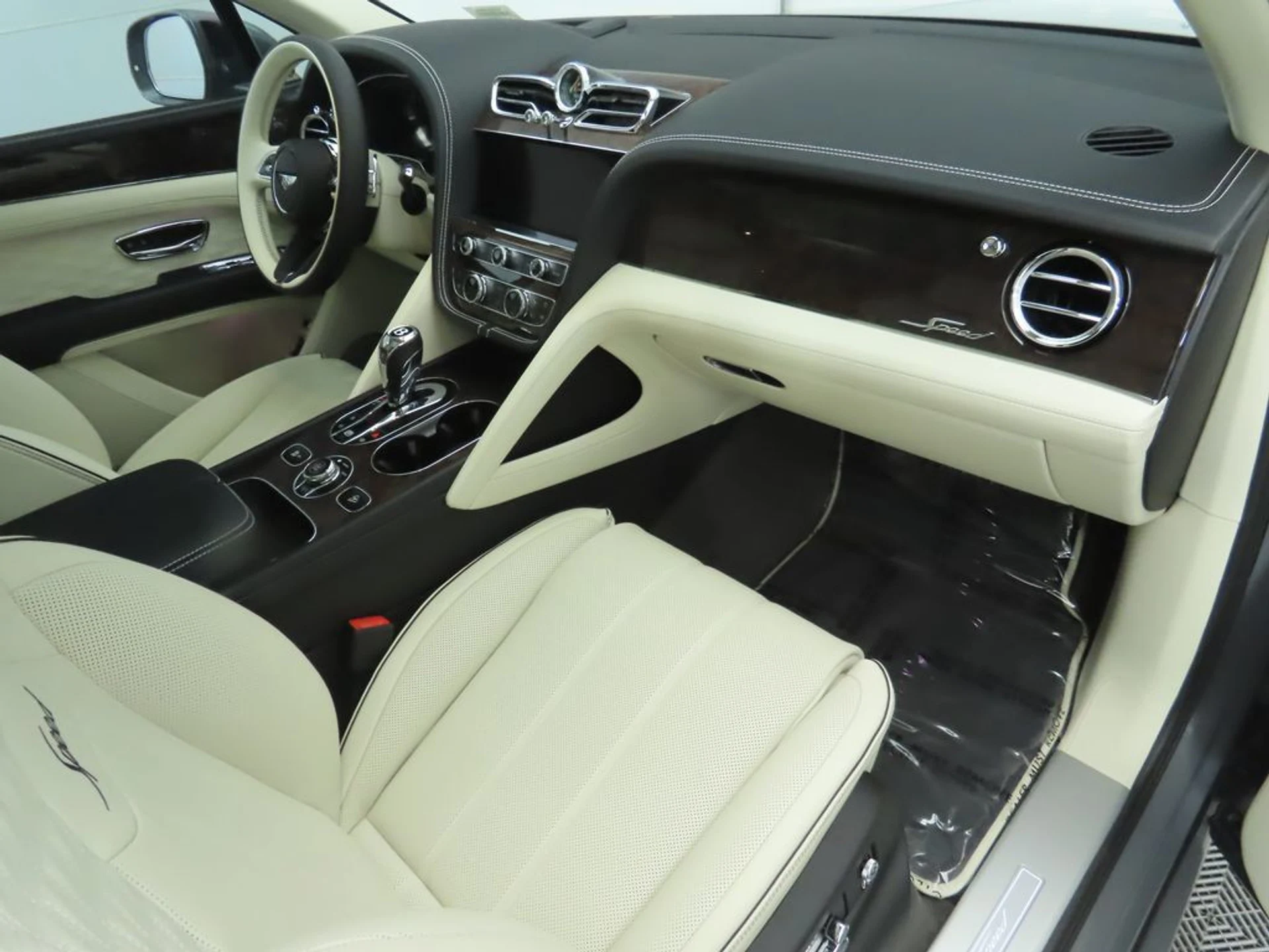 mph017_4000019793_new_2026_bentley_bentayga_8119_22950936_18_1024_47dd4cebf2