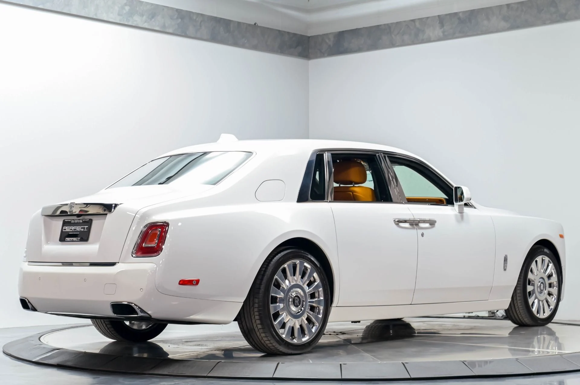 mph017_4000550725_Used_2022_Rolls_Royce_Phantom_1778542434_0e2cea95c1