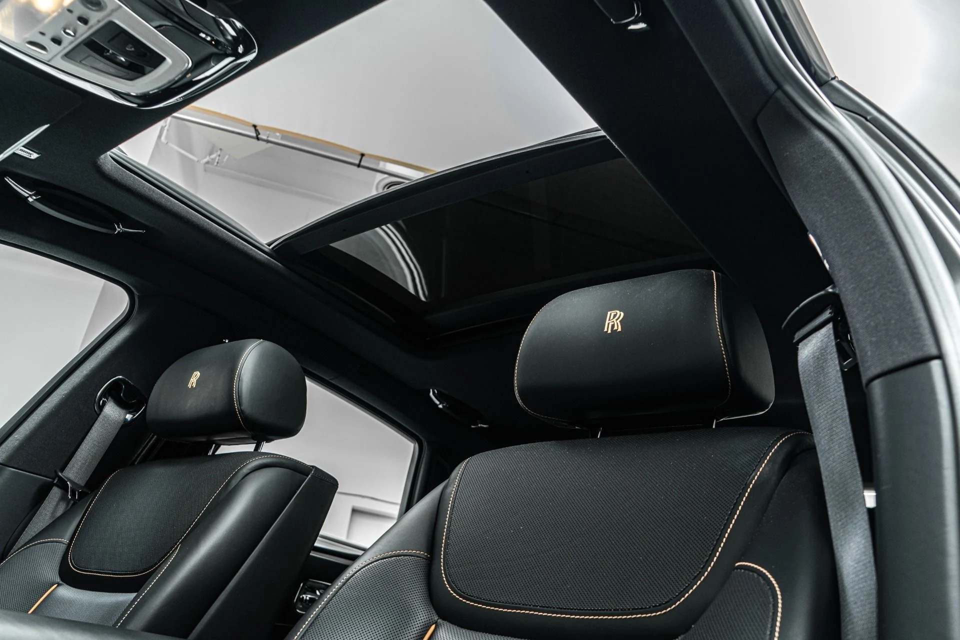 mph017_4010151140_Used_2017_Rolls_Royce_Ghost_Extended_Wheelbase_393_K_MSRP_Two_Tone_Paint_Rear_Chiller_1774532559_171a42198f