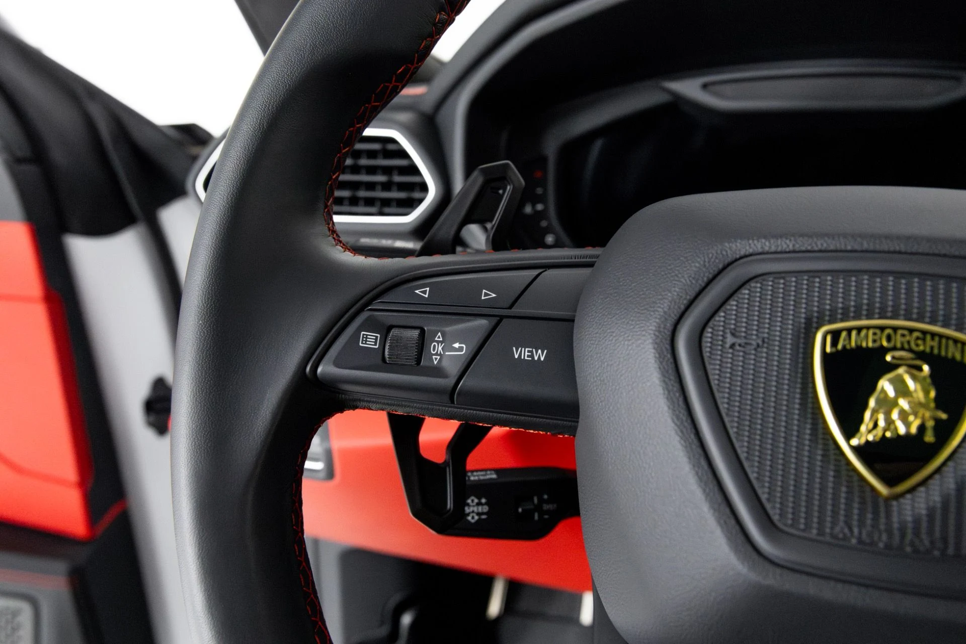 mph017_4015692394_Used_2024_Lamborghini_Urus_S_1765302047_50cf3aac25