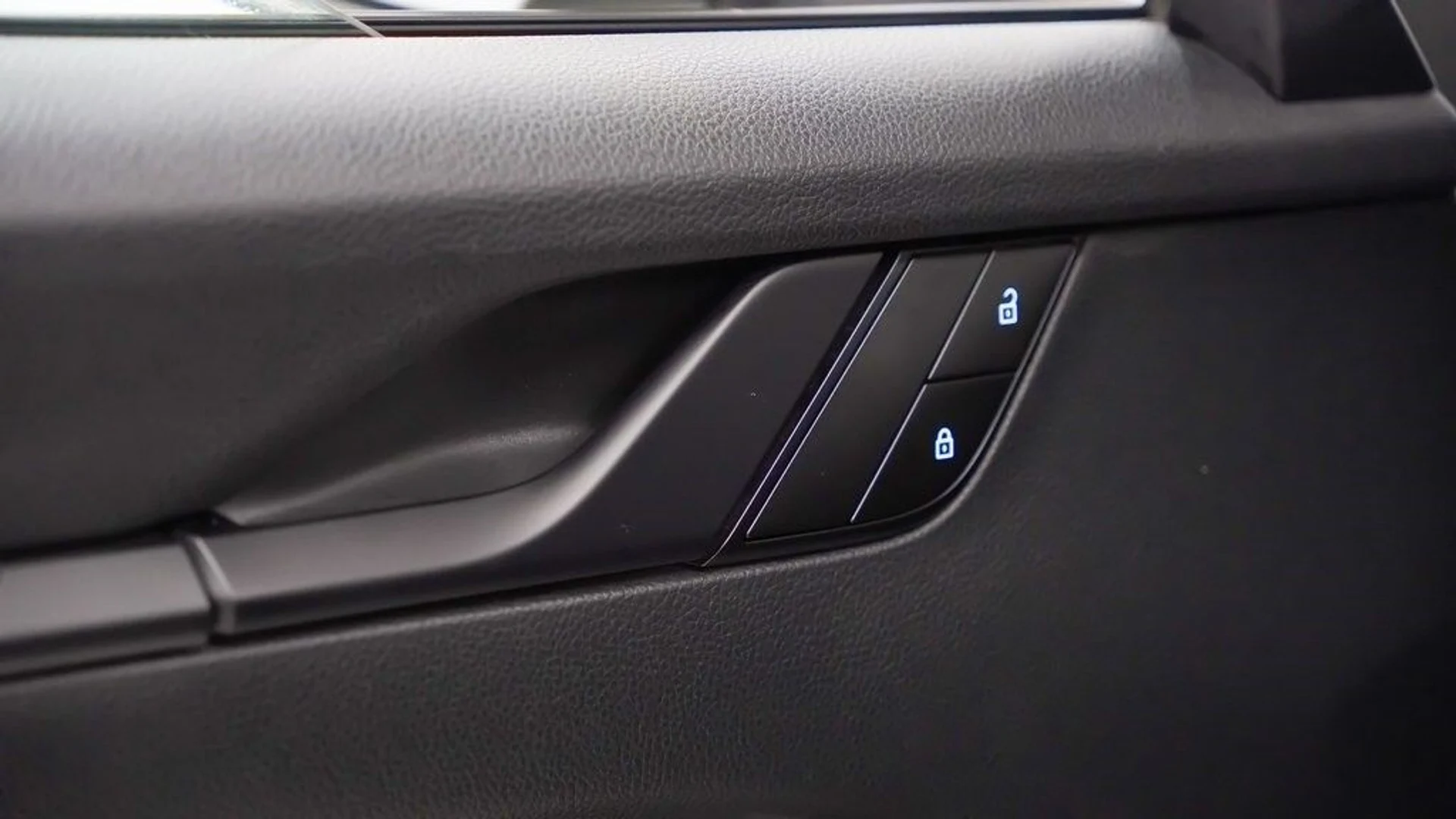 mph017_4018040331_5c5a3eaab6820efe35eb303db1d721cdx_3d3195f409