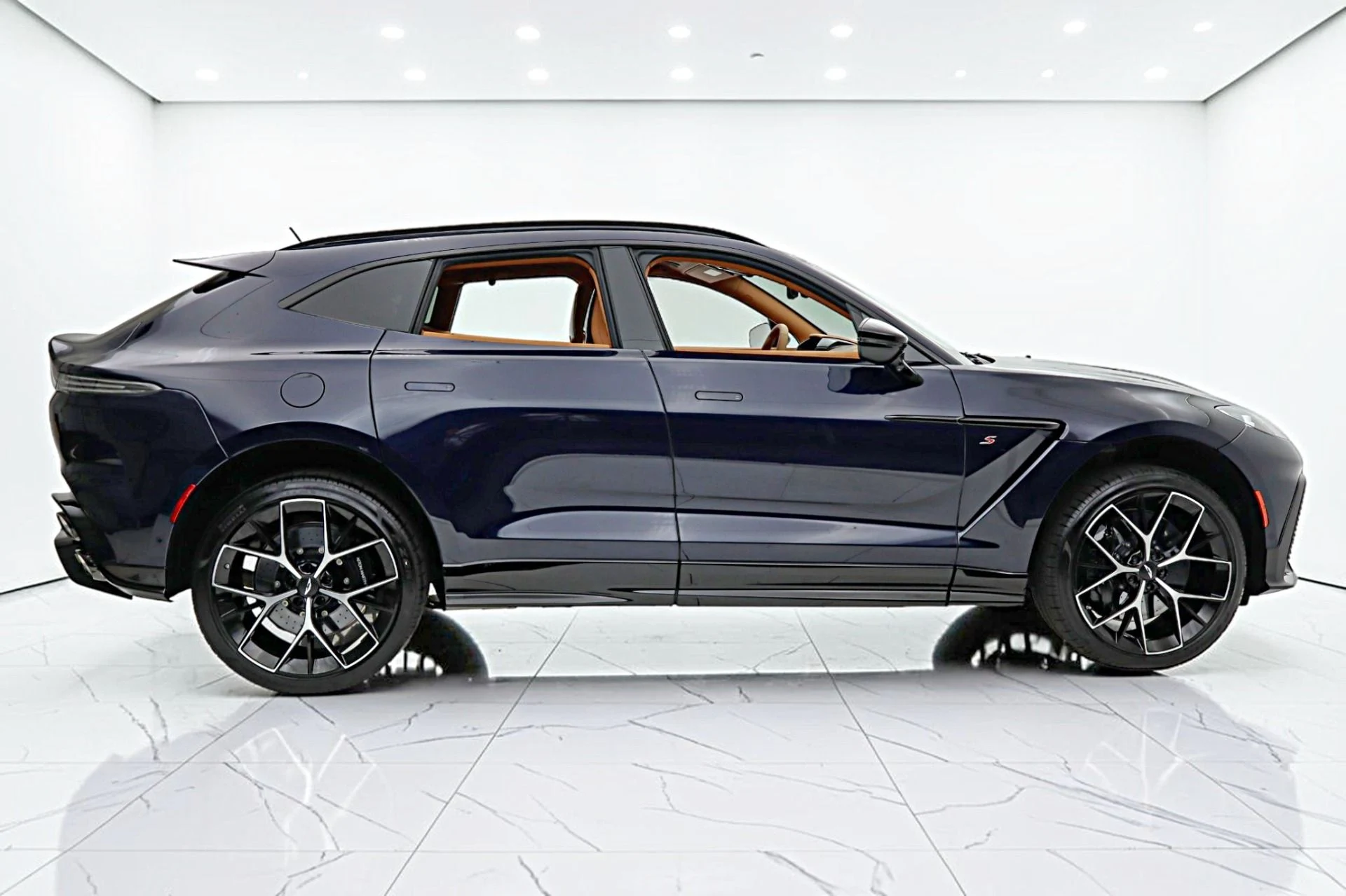 mph017_4035503439_New_2026_Aston_Martin_DBX_S_bca90dc65d