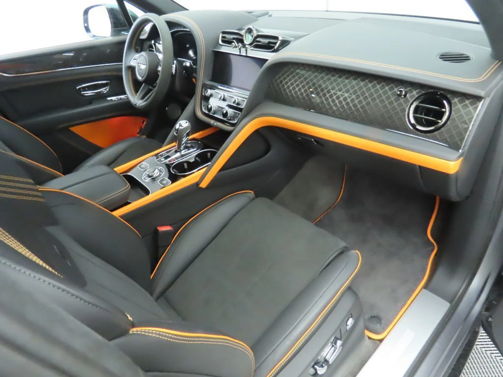 mph017_4043850255_used_2024_bentley_bentayga_v8awd_8119_22892488_18_1024_35935a9060
