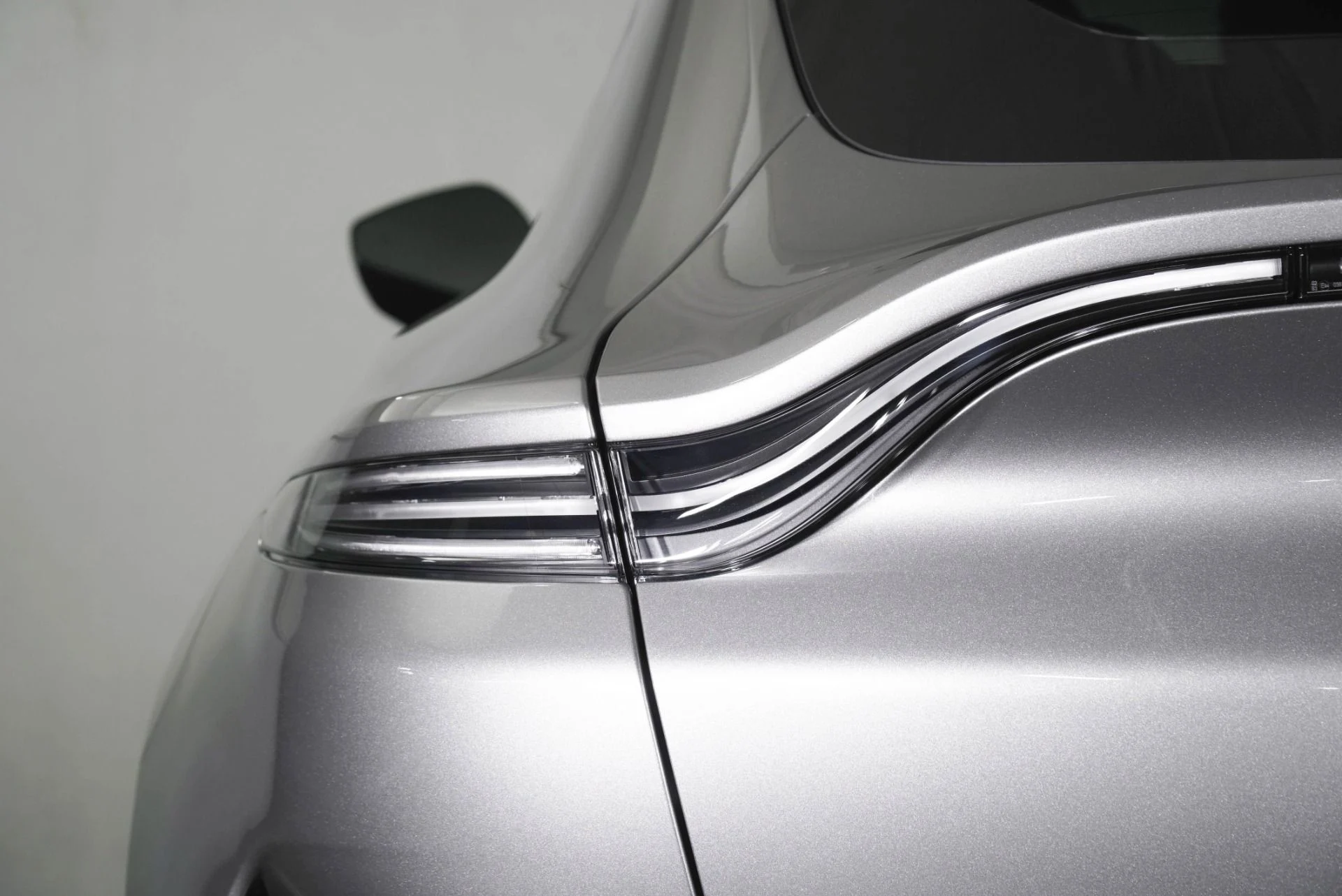 mph017_404692678_New_2026_Aston_Martin_DBX_S_1781900282_30d6f28c7b