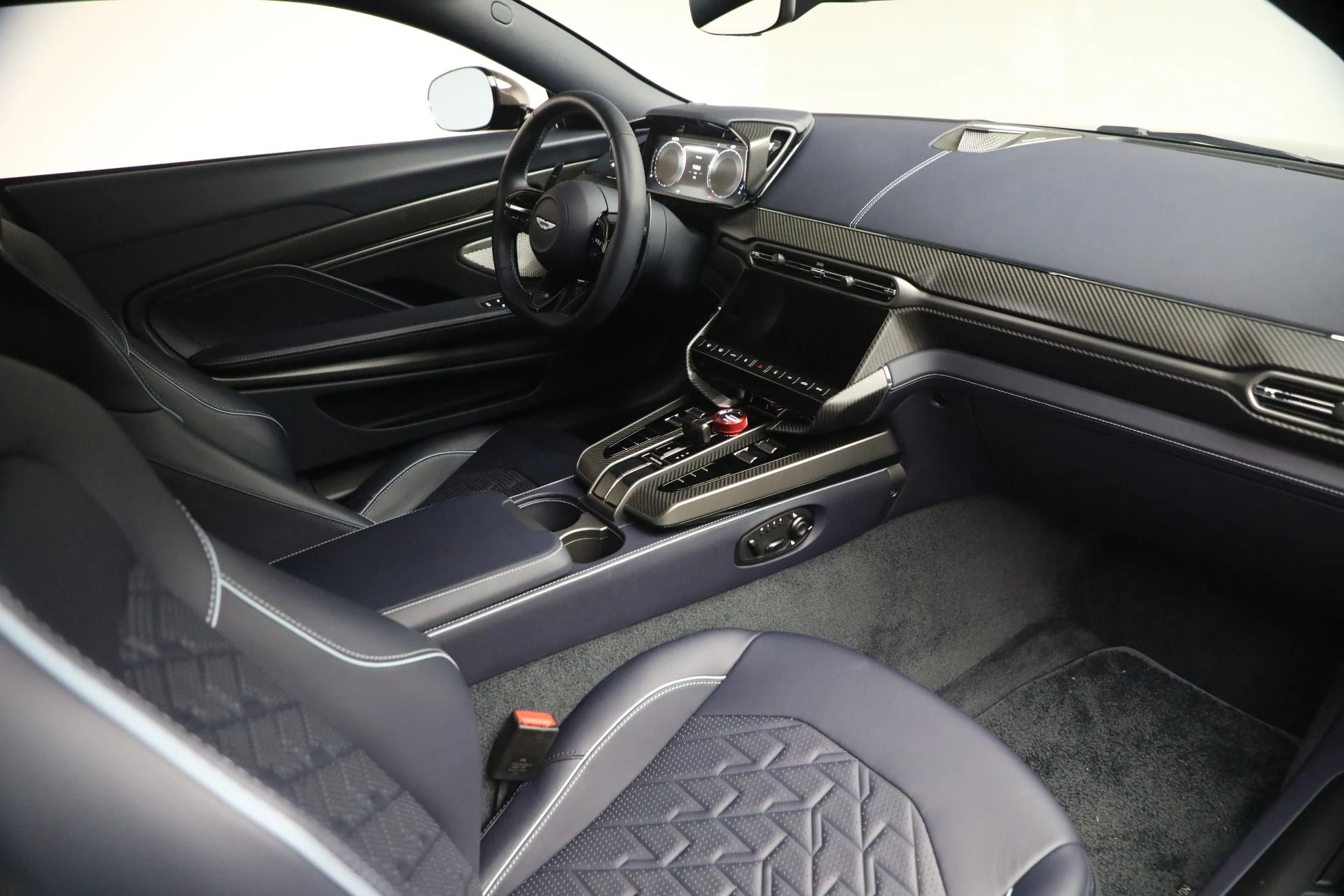 mph017_4047024545_Used_2025_Aston_Martin_Vanquish_1771024271_18d4e0d780