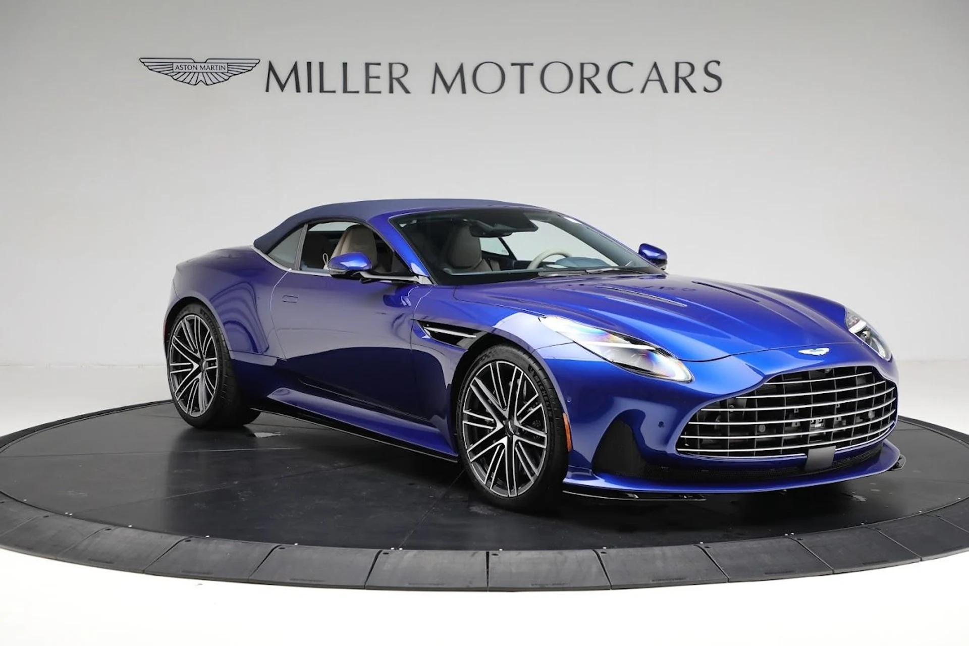 mph017_4047915923_Used_2024_Aston_Martin_DB_12_Volante_1d710641eb