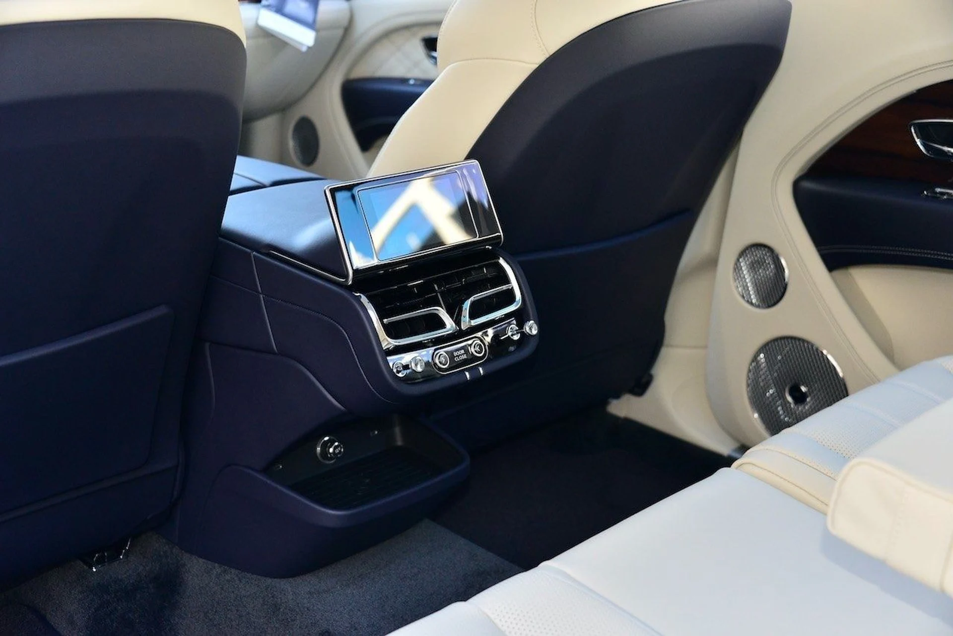 mph017_4048911445_e7476c42b43219238f01ce12cac36162x_329231ef55