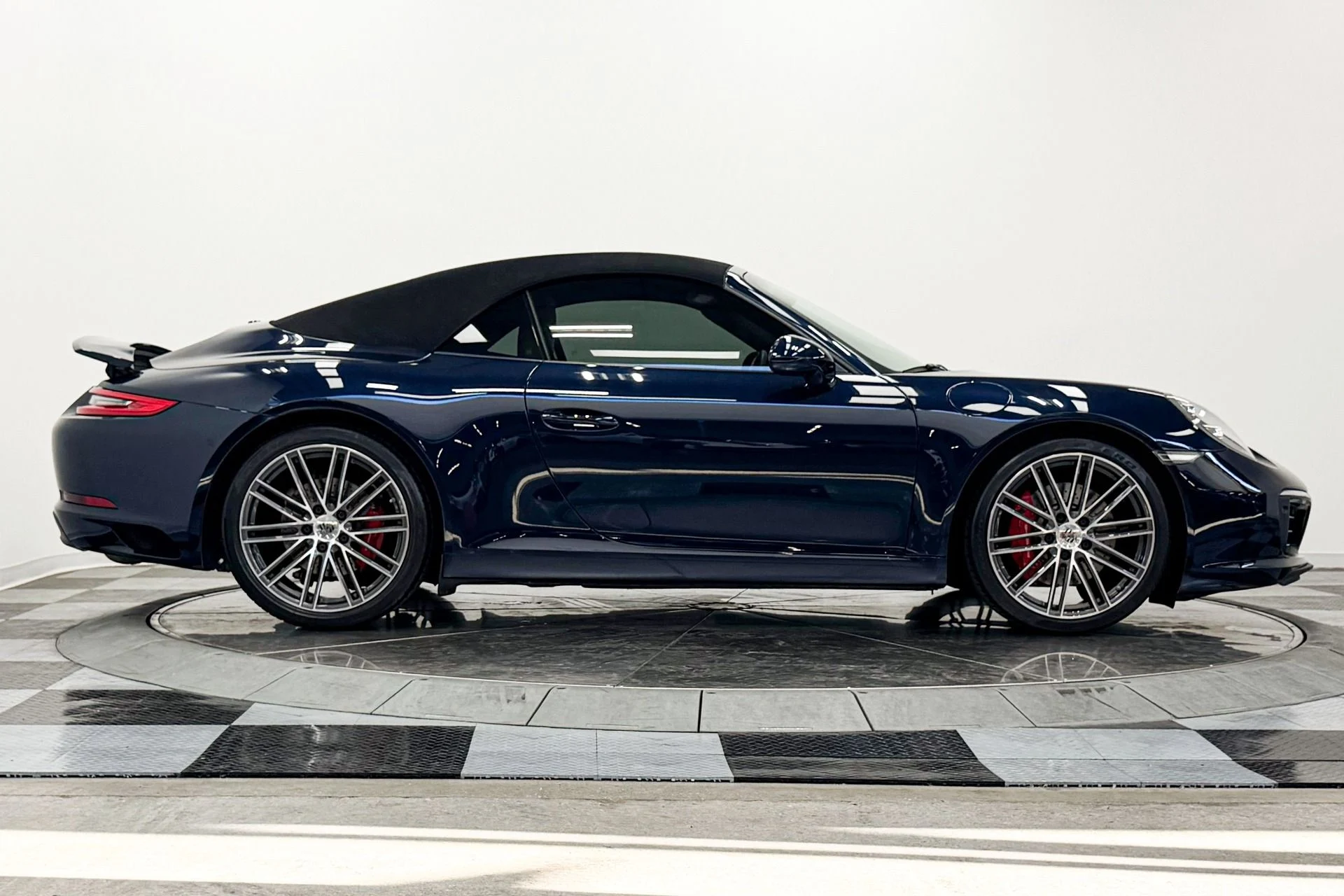 mph017_4062110985_Used_2018_Porsche_911_Carrera_S_Cabriolet_Sport_Package_Permium_Package_Plus_1784928158_2f19945d0f