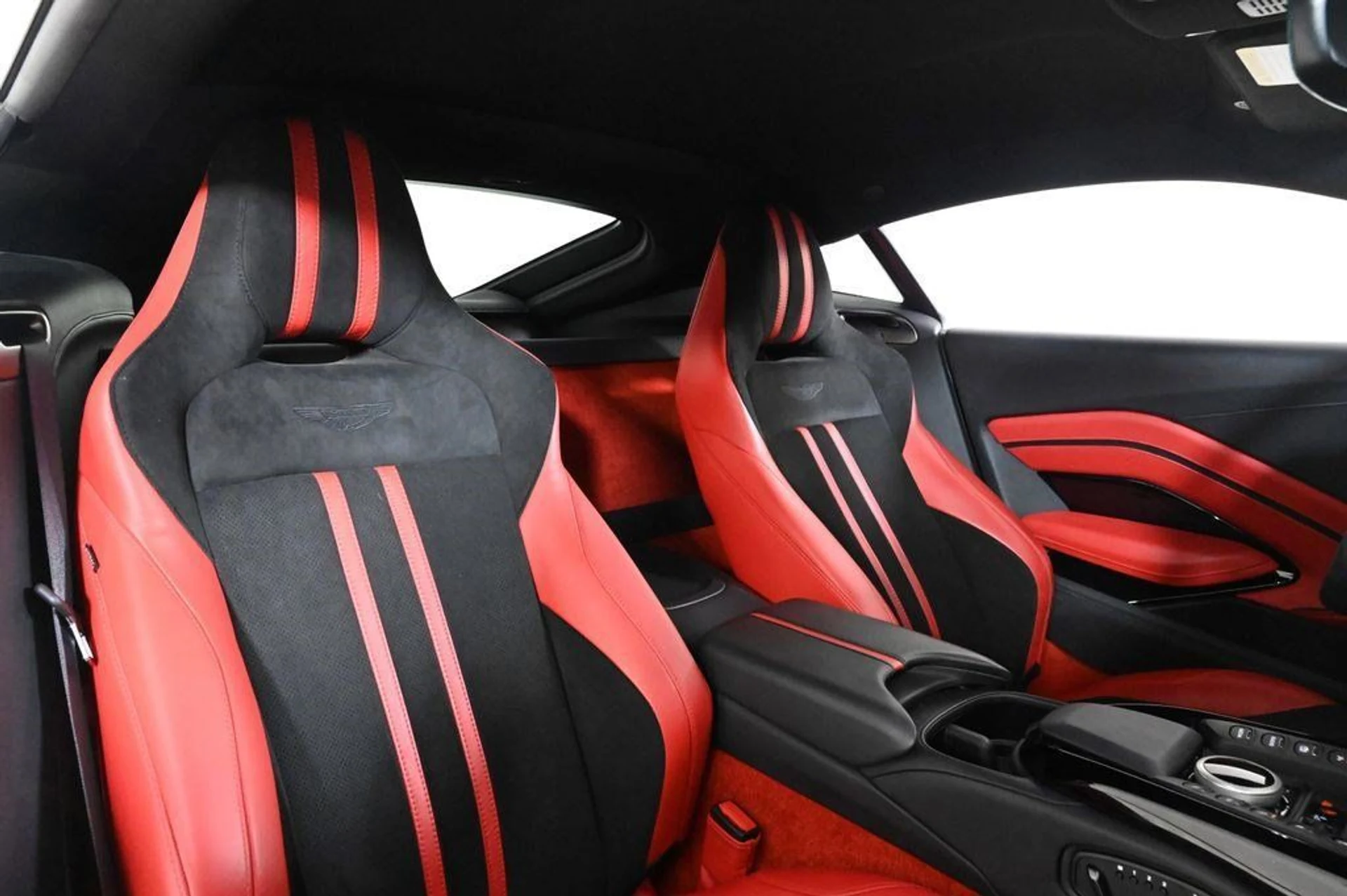 mph017_4064221921_used_2023_aston_martin_vantage_coupe_11350_22936848_17_1024_e364ca168b
