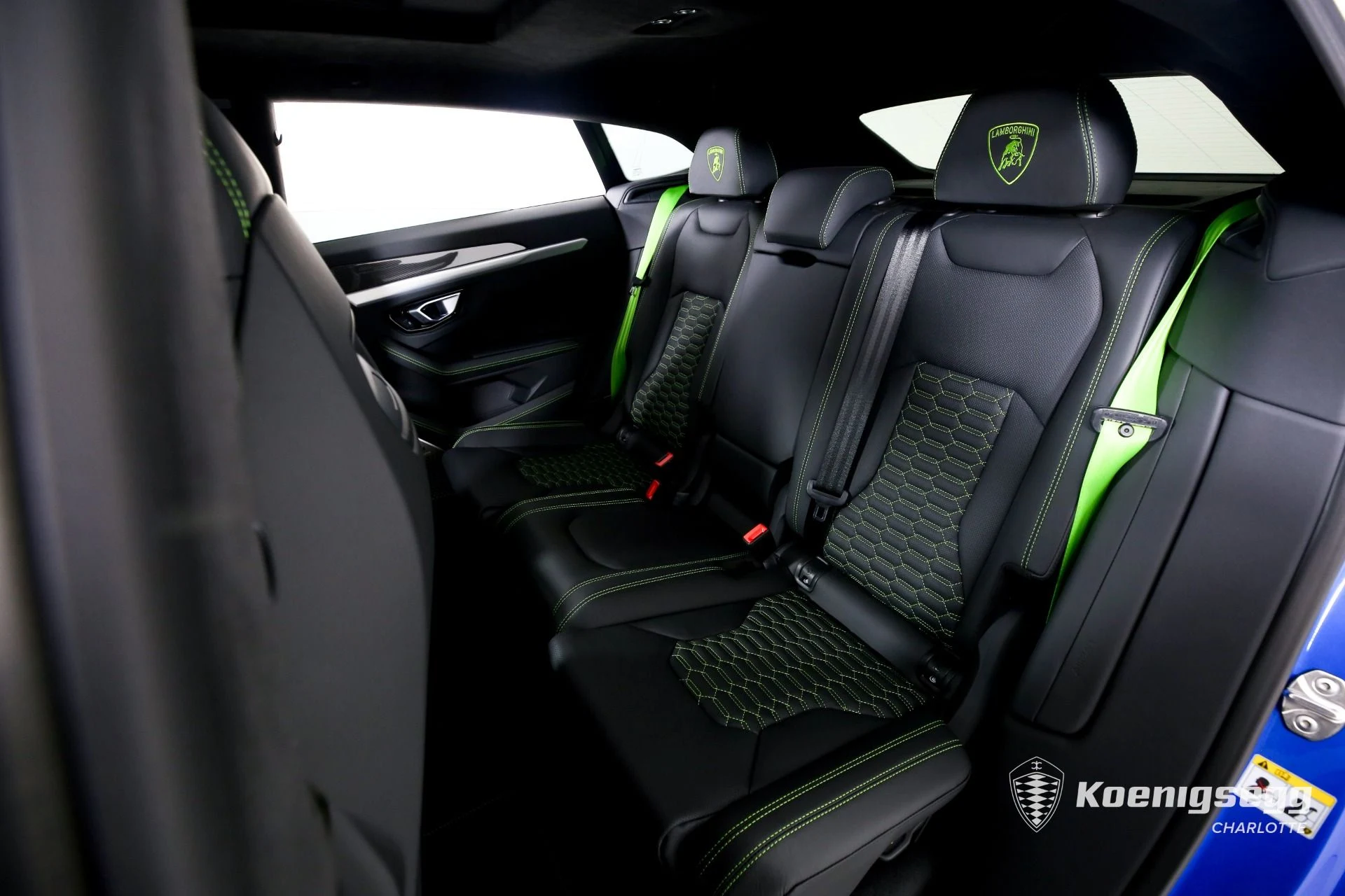 mph017_4071666411_Used_2022_Lamborghini_Urus_1696532519_f1dc0d1d2b