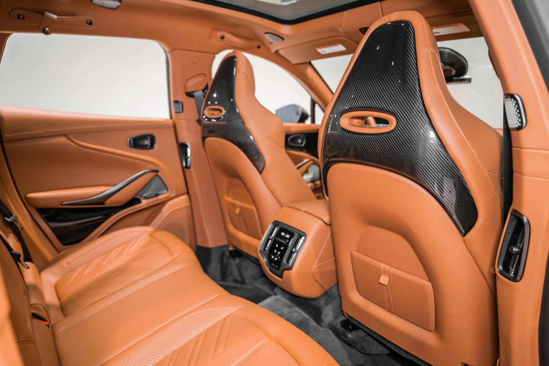 mph017_4073580947_New_2026_Aston_Martin_DBX_S_1775443121_e7de3a6388