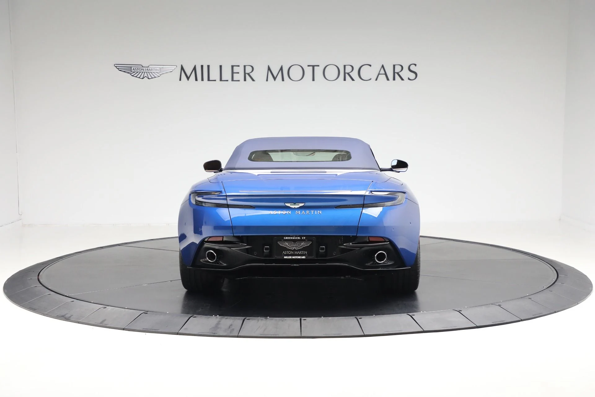 mph017_4083261202_New_2025_Aston_Martin_DB_12_Volante_88ebcfa8dc