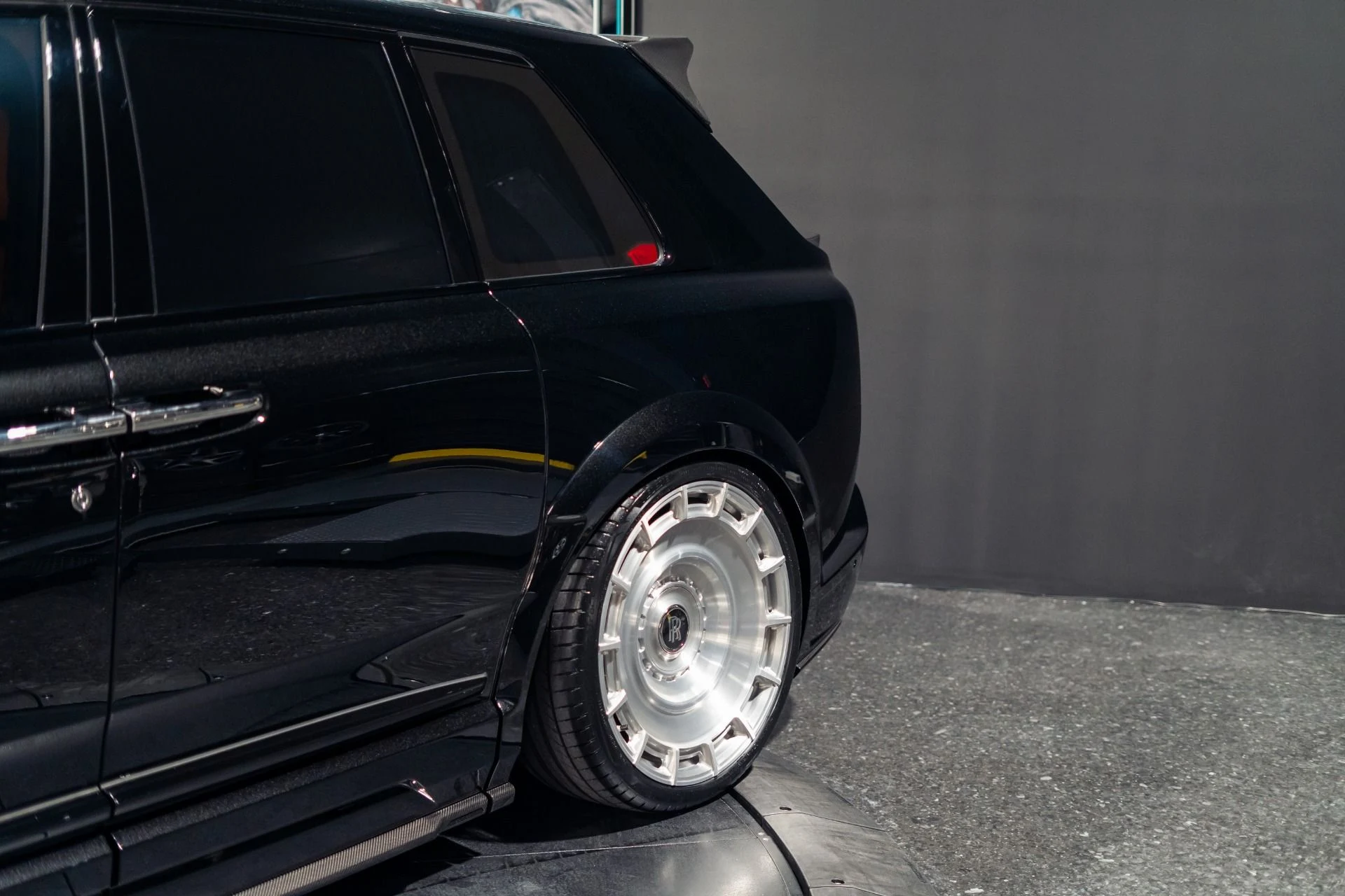mph017_4087416867_Used_2022_Rolls_Royce_Black_Badge_Cullinan_500_K_MSRP_Urban_Widebody_Body_1783997943_23b12ce49b