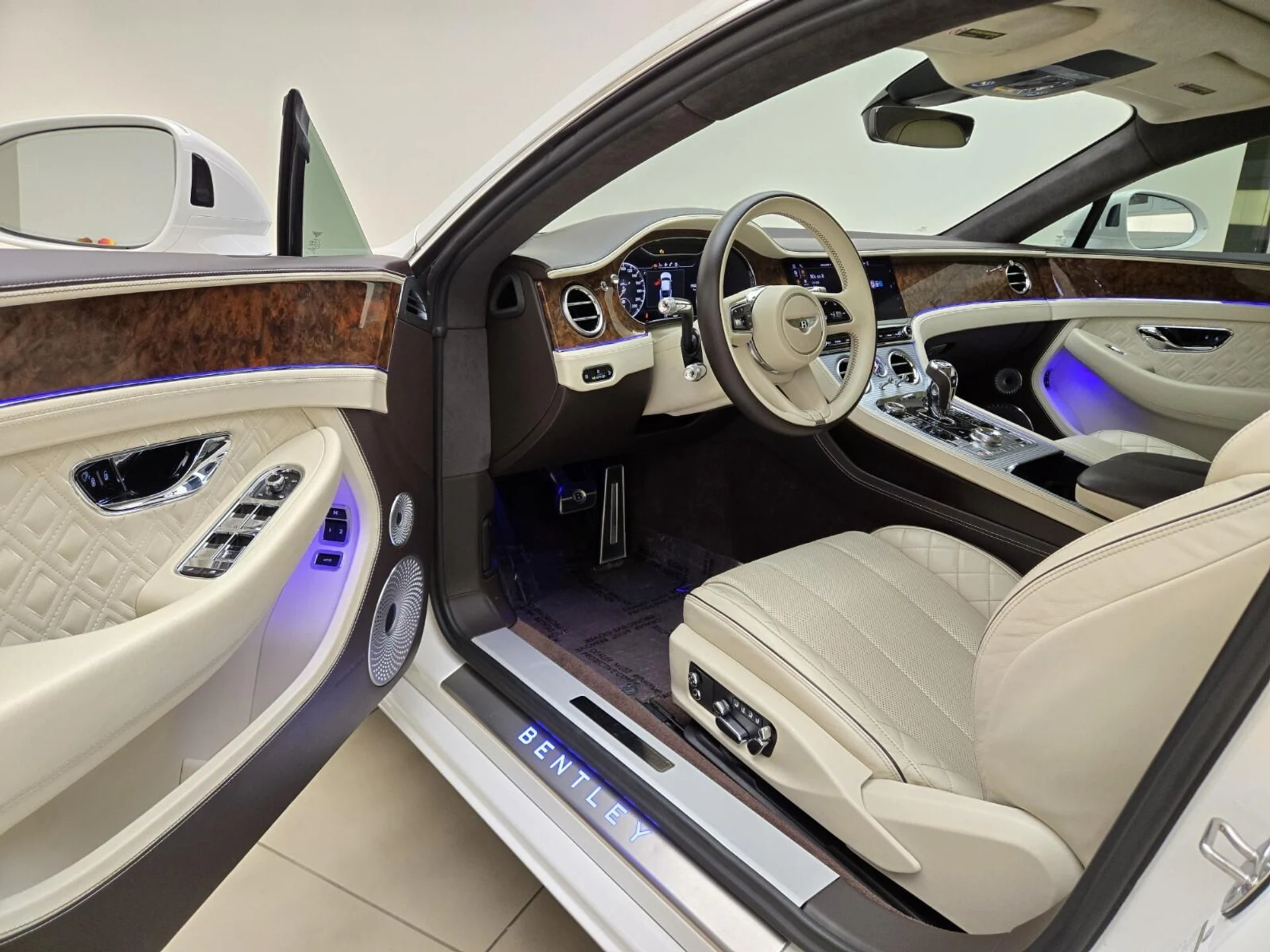 mph017_4092118785_Used_2022_Bentley_Continental_GT_V8_1763539404_eae9dc3f37