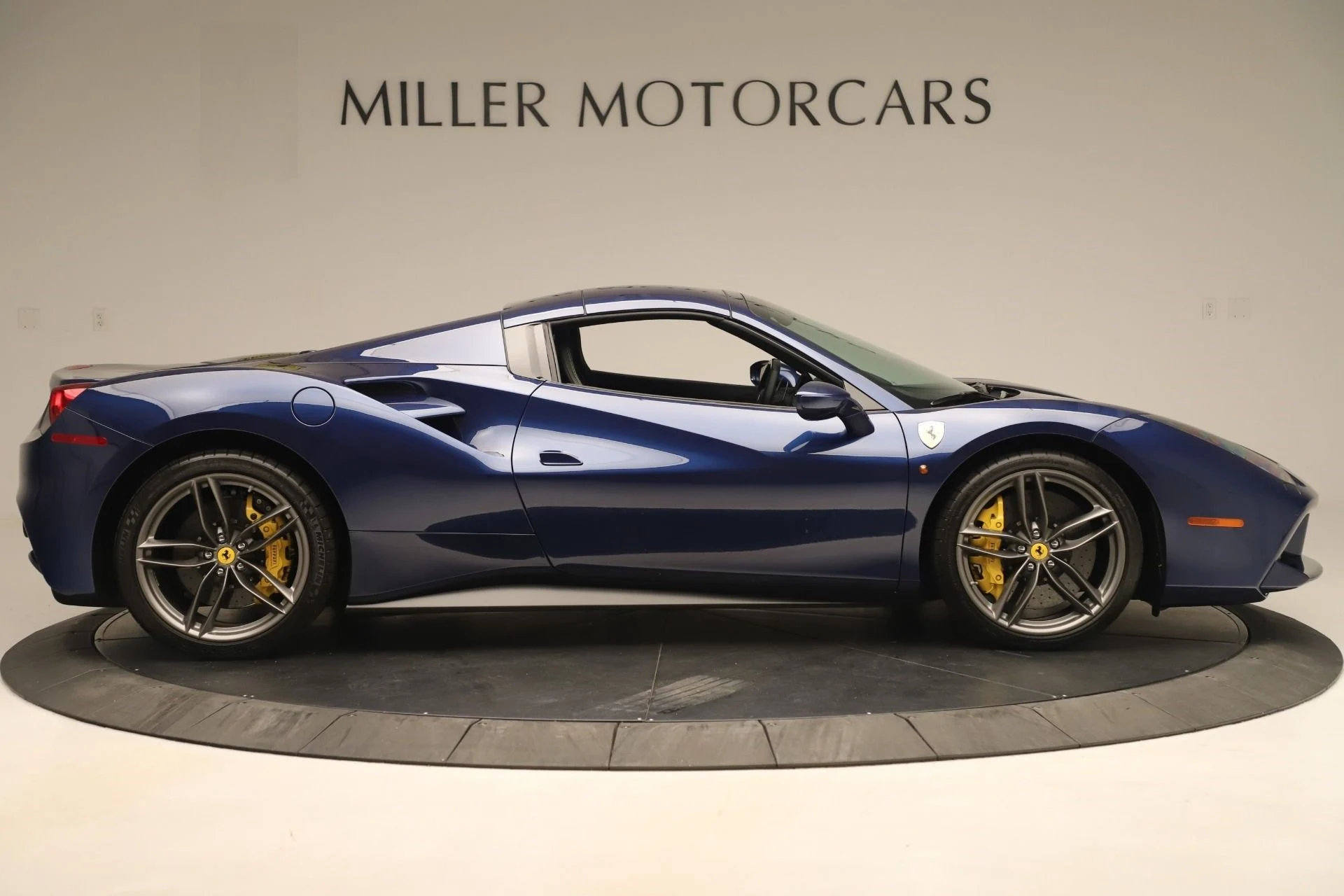 mph017_4093906985_Used_2018_Ferrari_488_Spider_1777144880_355d9272cc