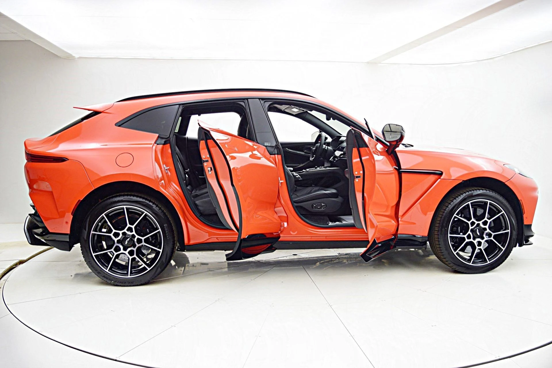 mph017_4105186910_New_2025_Aston_Martin_DBX_707_3430f6426c