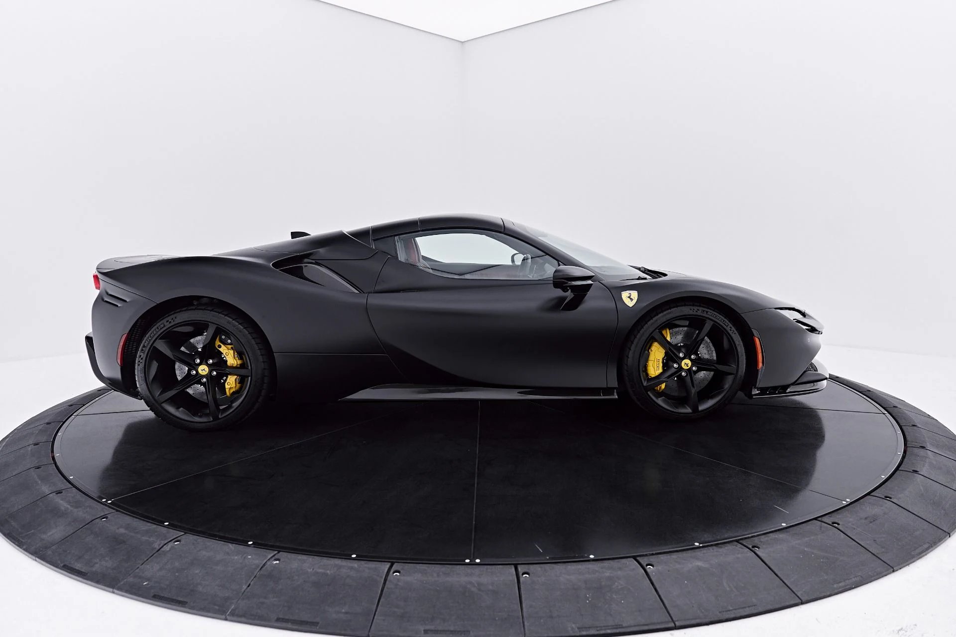 mph017_4118935870_Used_2024_Ferrari_SF_90_Spider_Base_1785520175_bb48288c1e