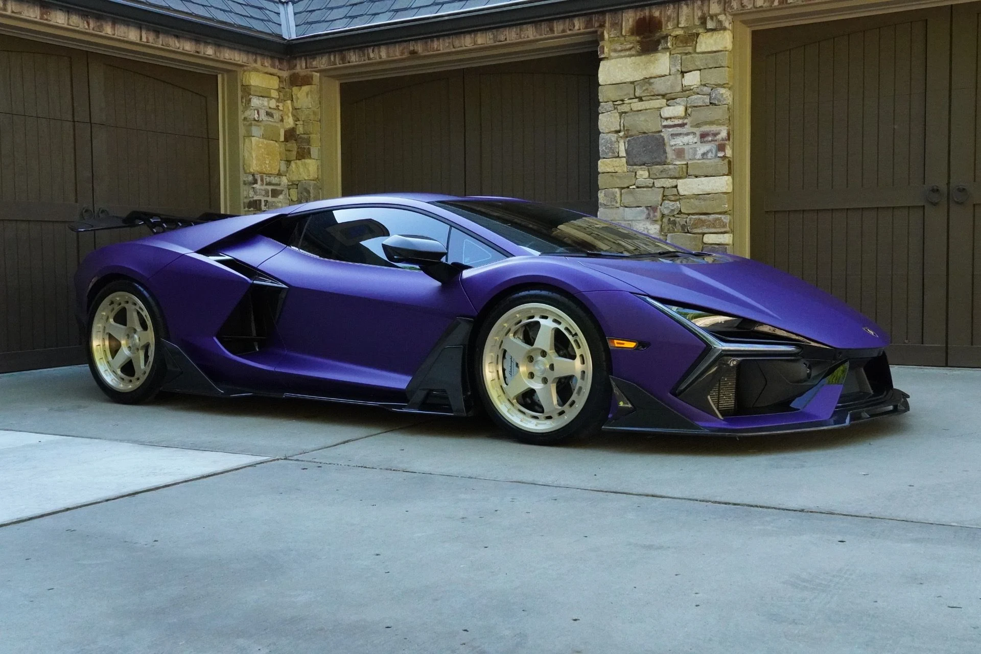 mph017_4122622239_Used_2024_Lamborghini_Revuelto_1781191894_3d57e550a3