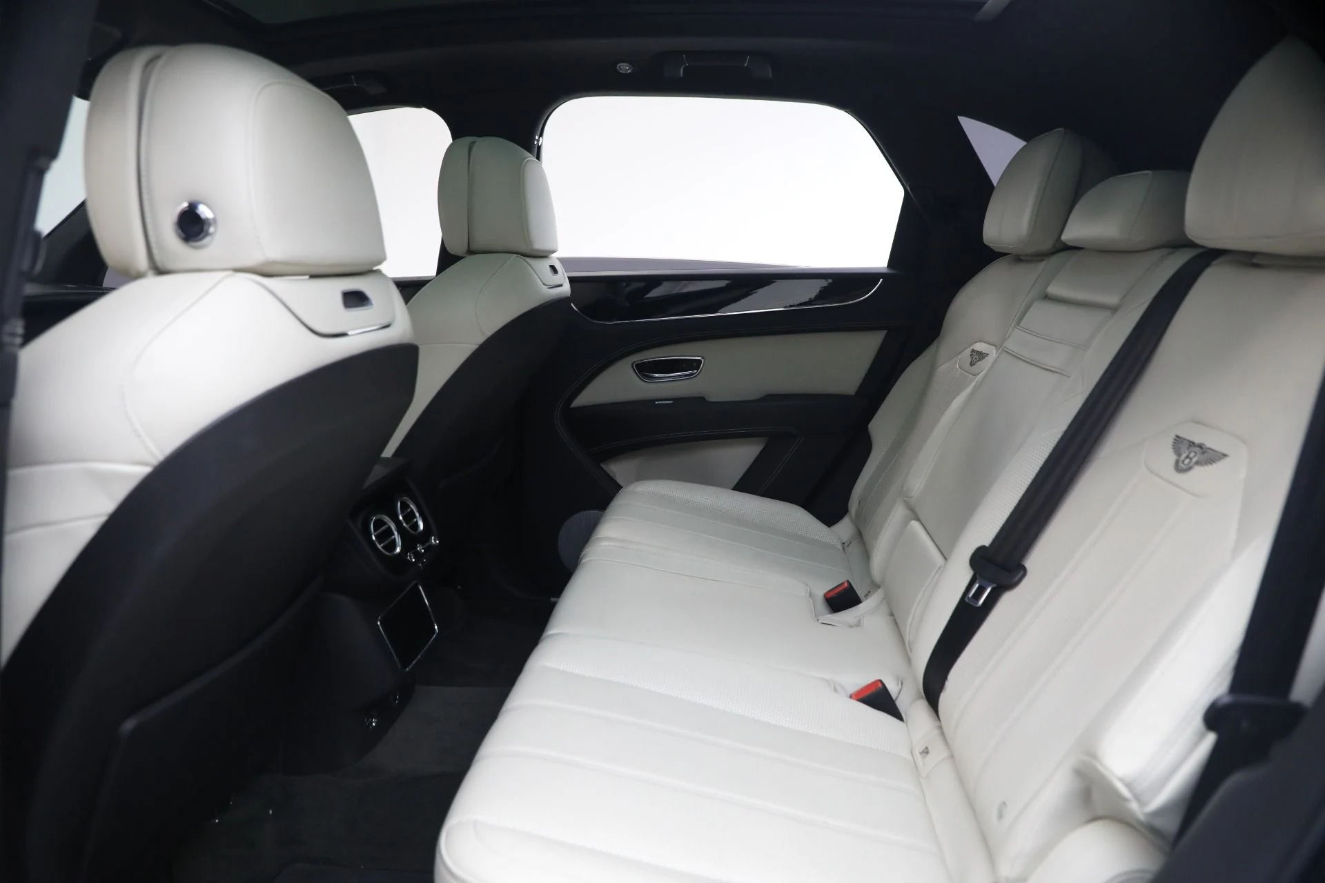 mph017_4128839826_Used_2023_Bentley_Bentayga_V8_1770079262_25bffbefa3