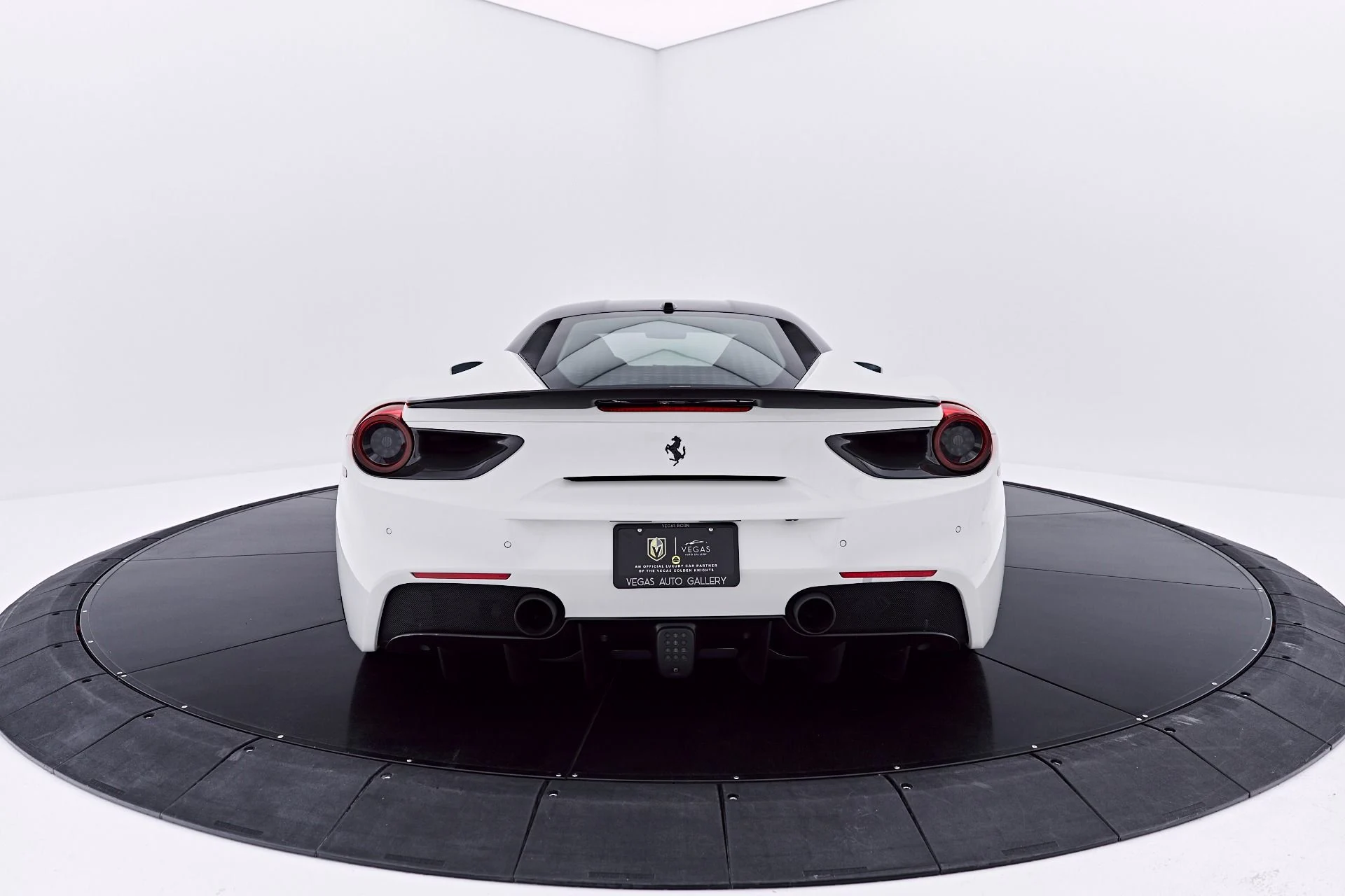 mph017_4130130746_Used_2018_Ferrari_488_GTB_Base_1782869686_e0efec648c