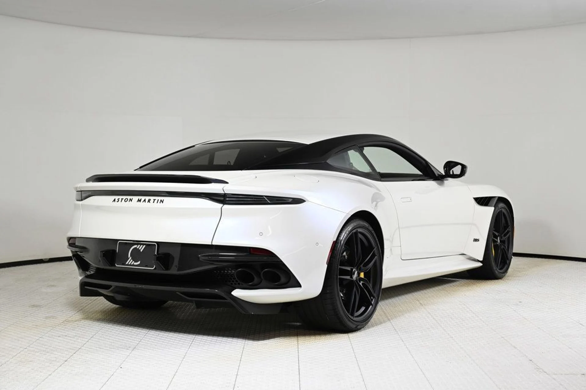 mph017_4132974715_used_2021_aston_martin_dbs_superleggera_11350_22941074_17_1024_0b07f346d9