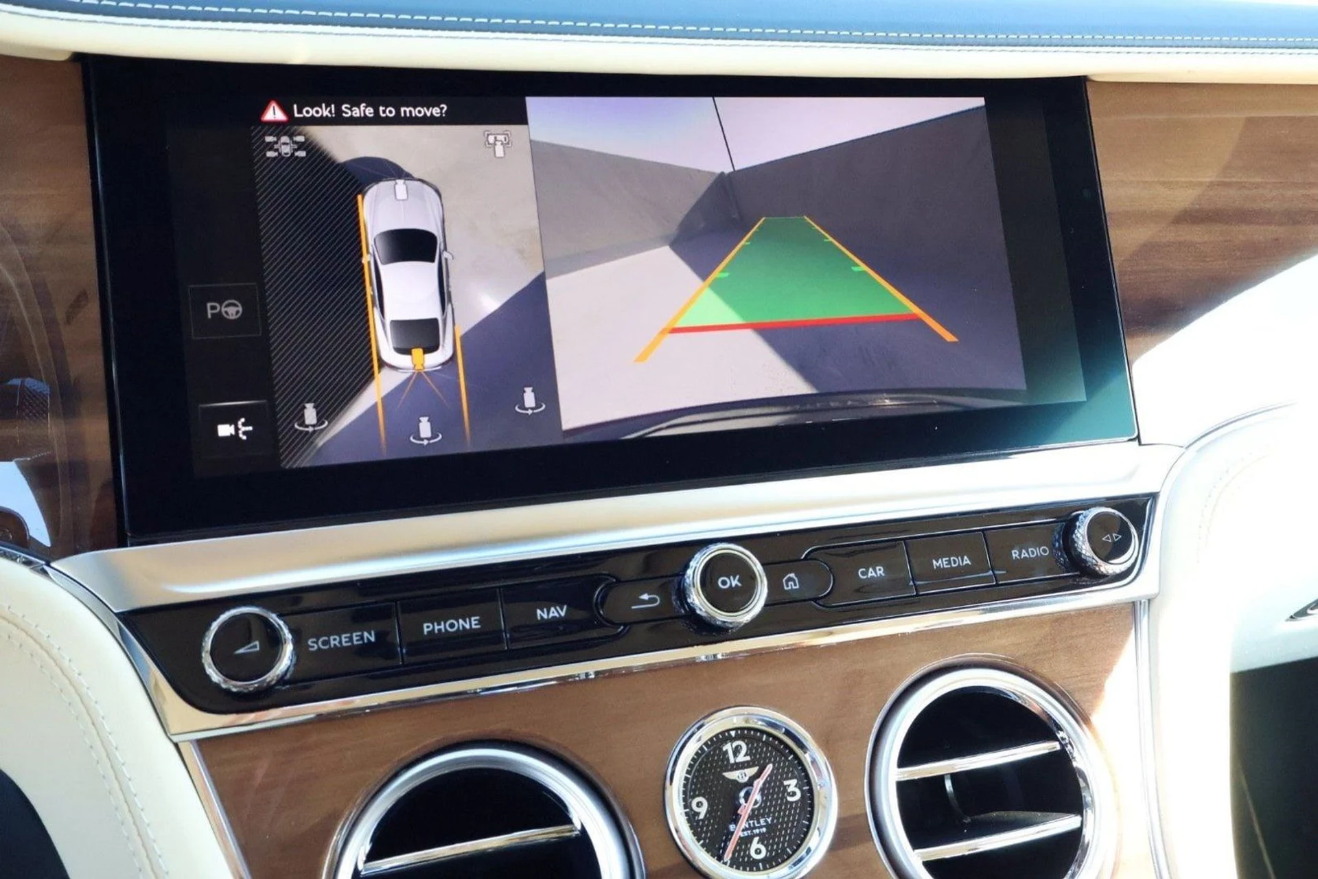 mph017_4138561422_4a05f4b15d6d0c14c1039413100c7a22x_4f1ba9d841