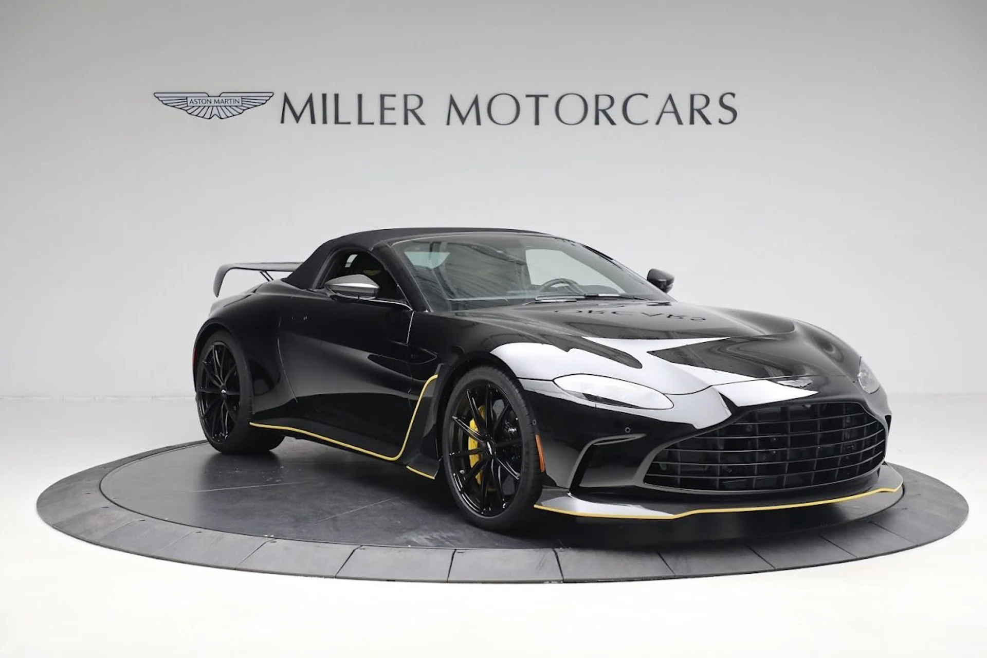 mph017_4148423739_Used_2023_Aston_Martin_Vantage_V12_1687444772_ae7967afdd