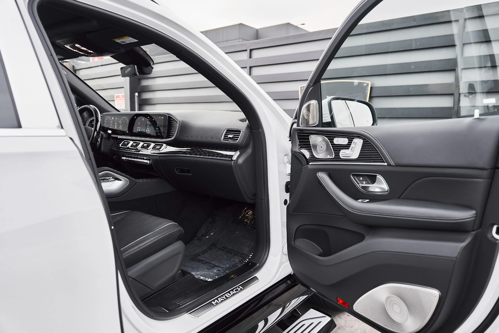 mph017_4151432150_Used_2026_Mercedes_Benz_GLS_Maybach_GLS_600_1777160220_3e92b2538f