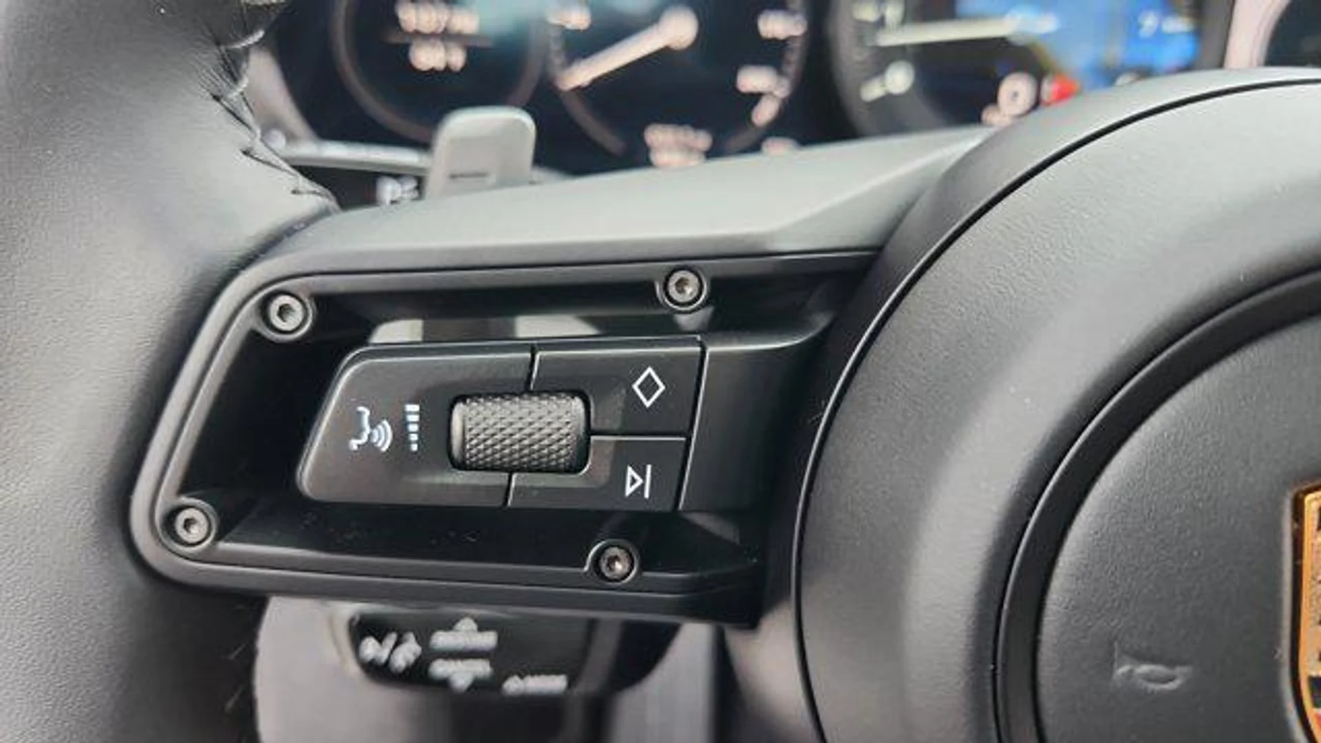 mph017_415513514_b_RN_Tg_XA_8z34x58_INV_Yaq0_G8_D4_w_92411a2001