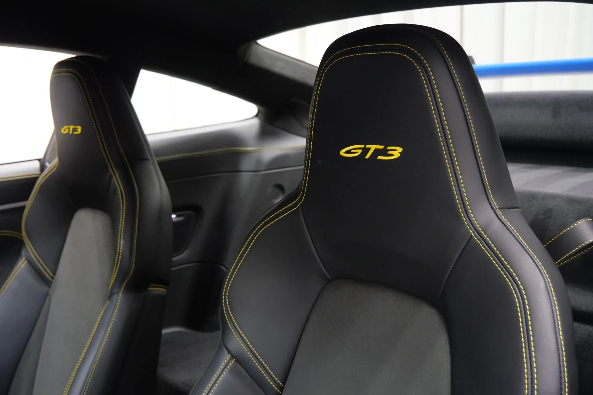 mph017_4160445846_Used_2022_Porsche_911_GT_3_1760037912_5c3efed0ee