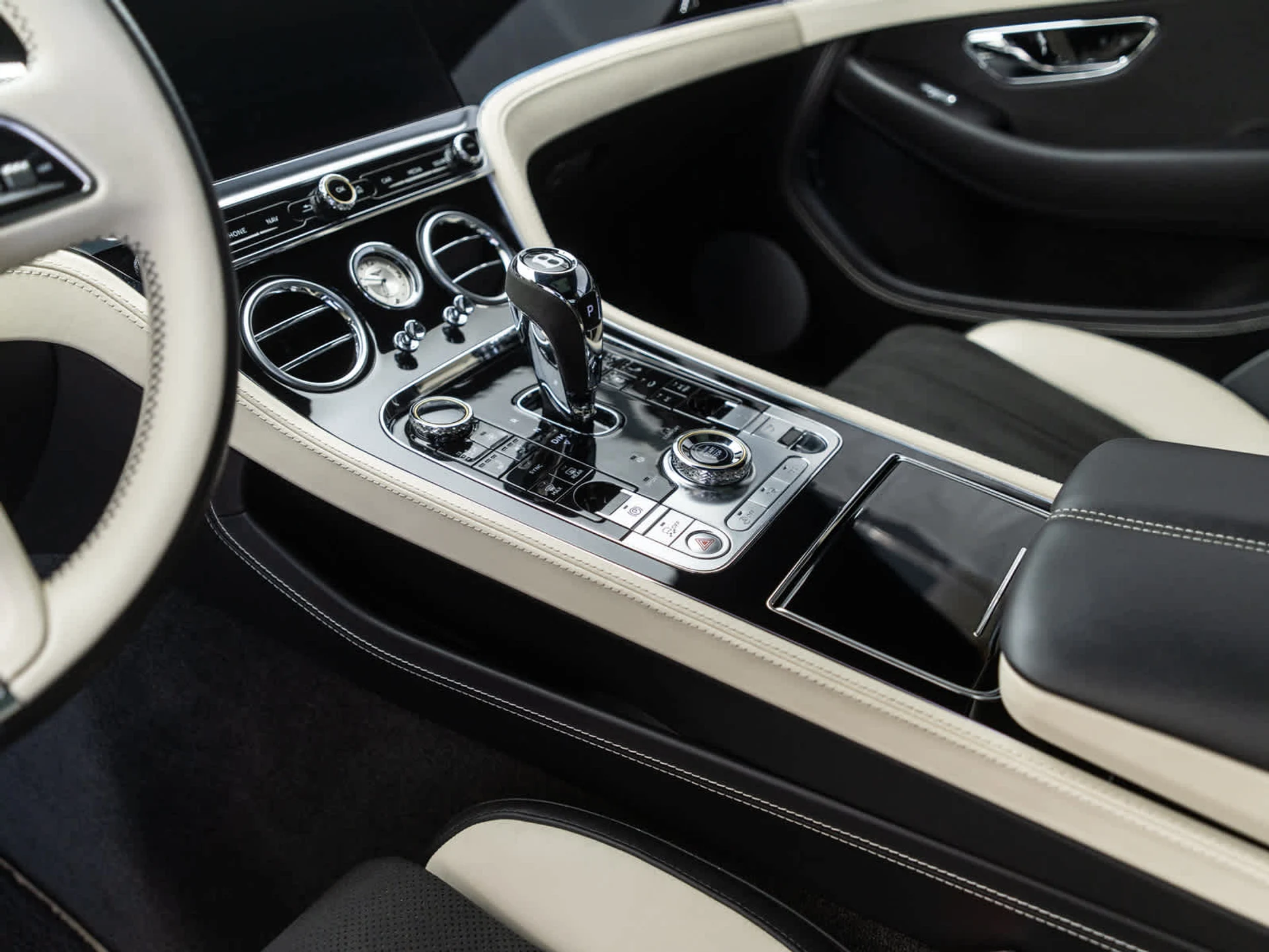 mph017_4164164576_b46e61fe4c83430ae8560ef376d7997ex_dd73528221