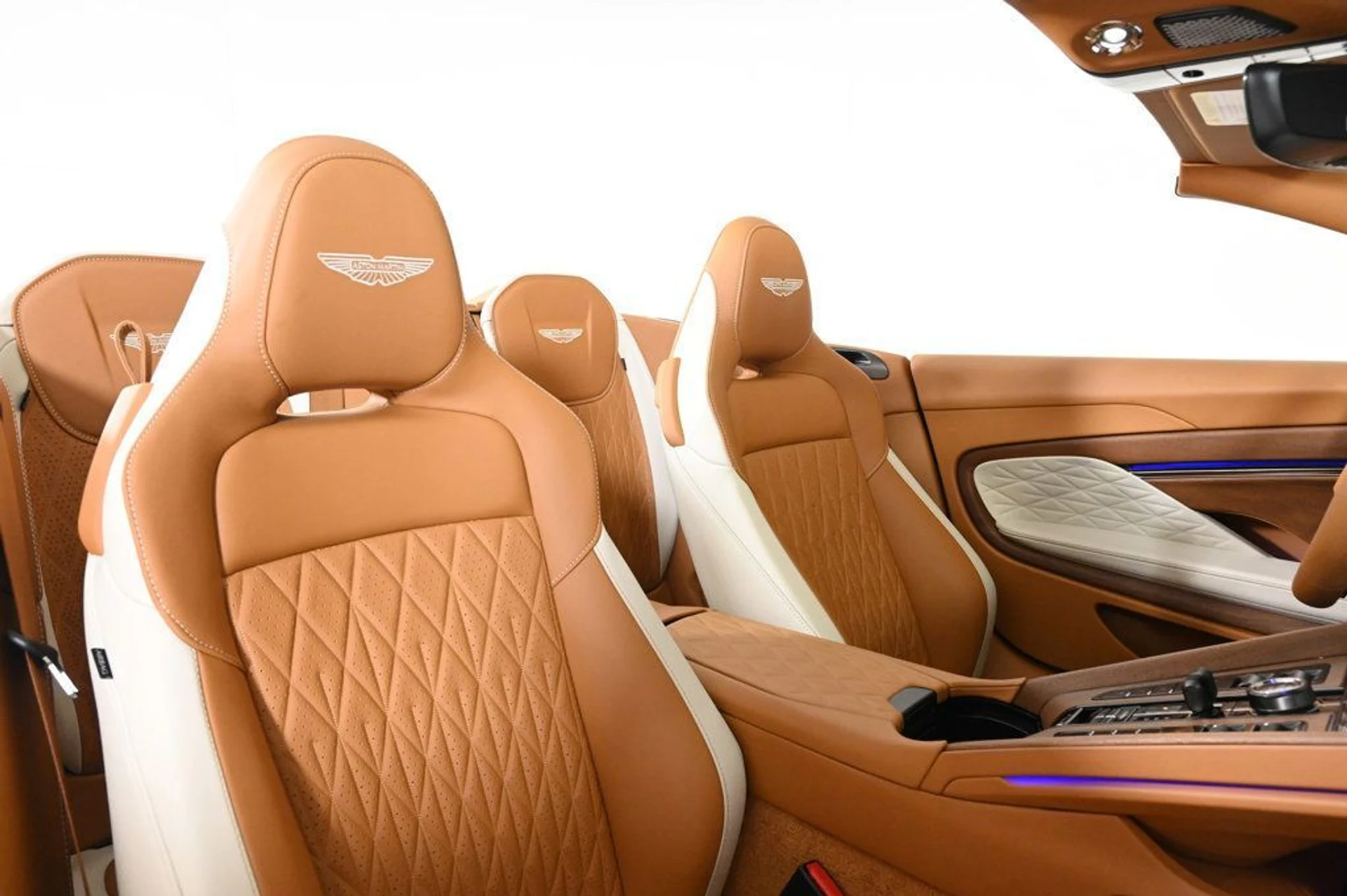 mph017_4169451406_new_2026_aston_martin_db12_11350_22928524_17_1024_3a451f056d