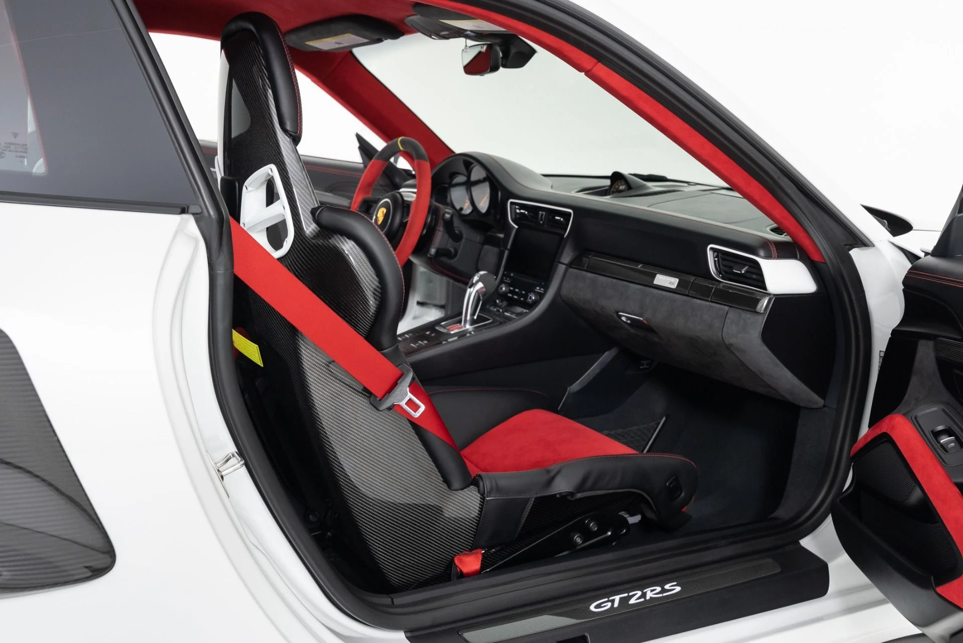 mph017_4174588120_Used_2018_Porsche_911_GT_2_RS_1755537999_e54ccce7b8
