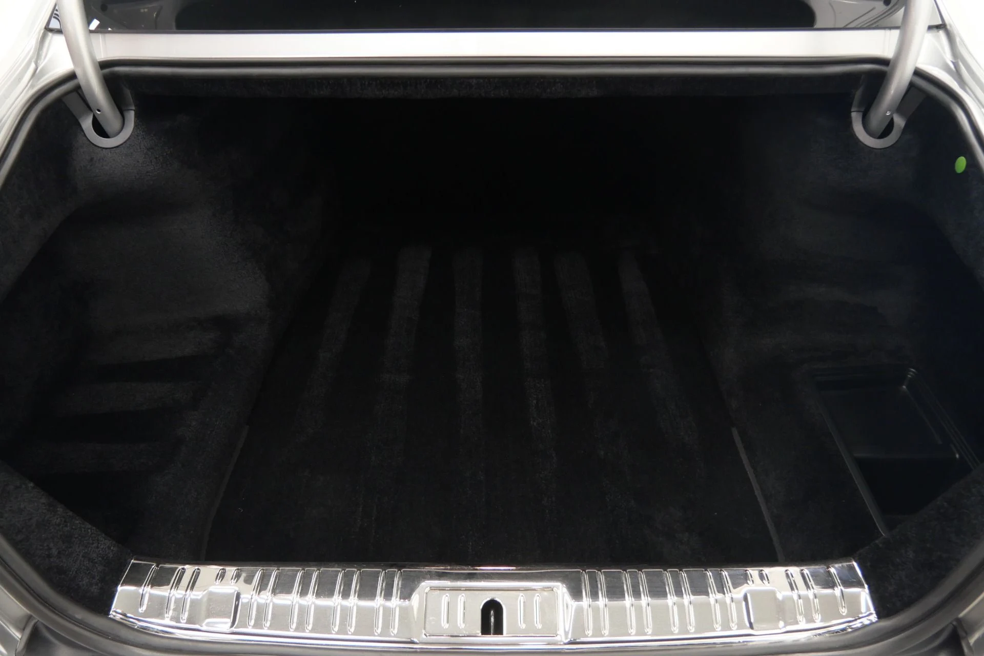 mph017_418334307_Used_2013_Rolls_Royce_Ghost_Rear_Seat_Entertainment_Picnic_Tables_V12_Power_1766770439_014c4fcb21