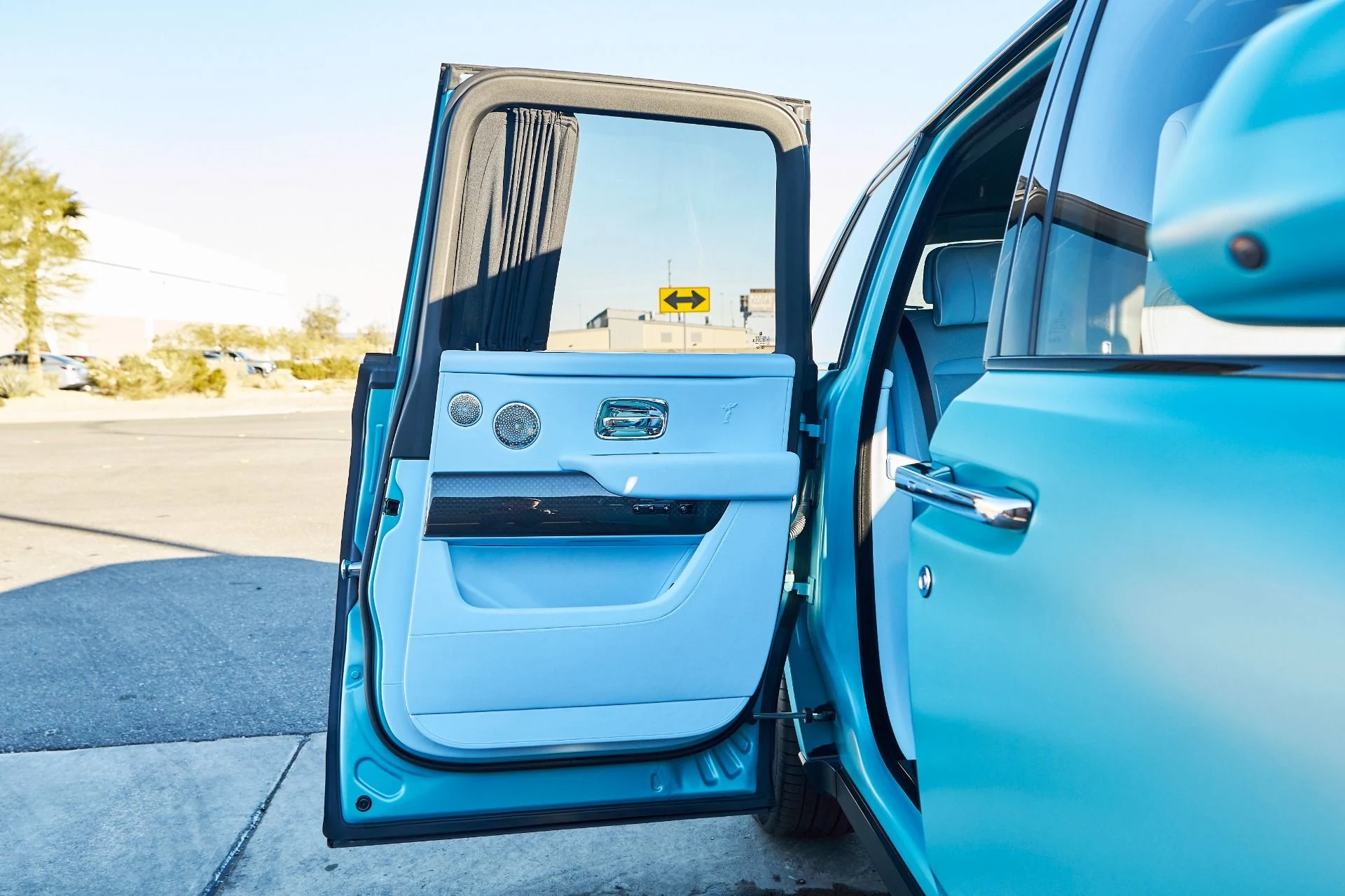 mph017_4184388859_Used_2022_Rolls_Royce_Cullinan_Black_Badge_1765410991_f1358318a2