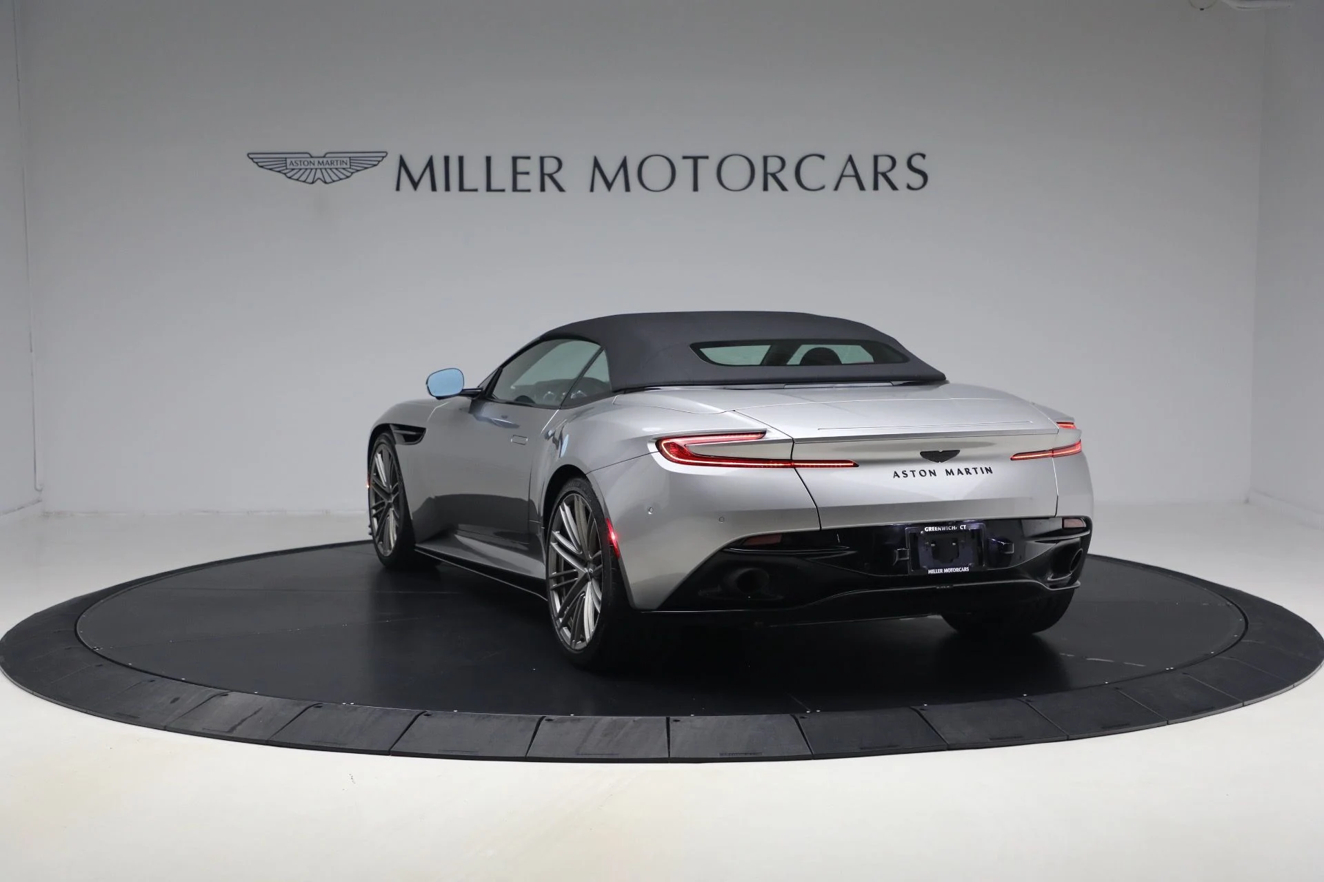 mph017_4186240749_Used_2024_Aston_Martin_DB_12_Volante_1789831142_a6224786b4