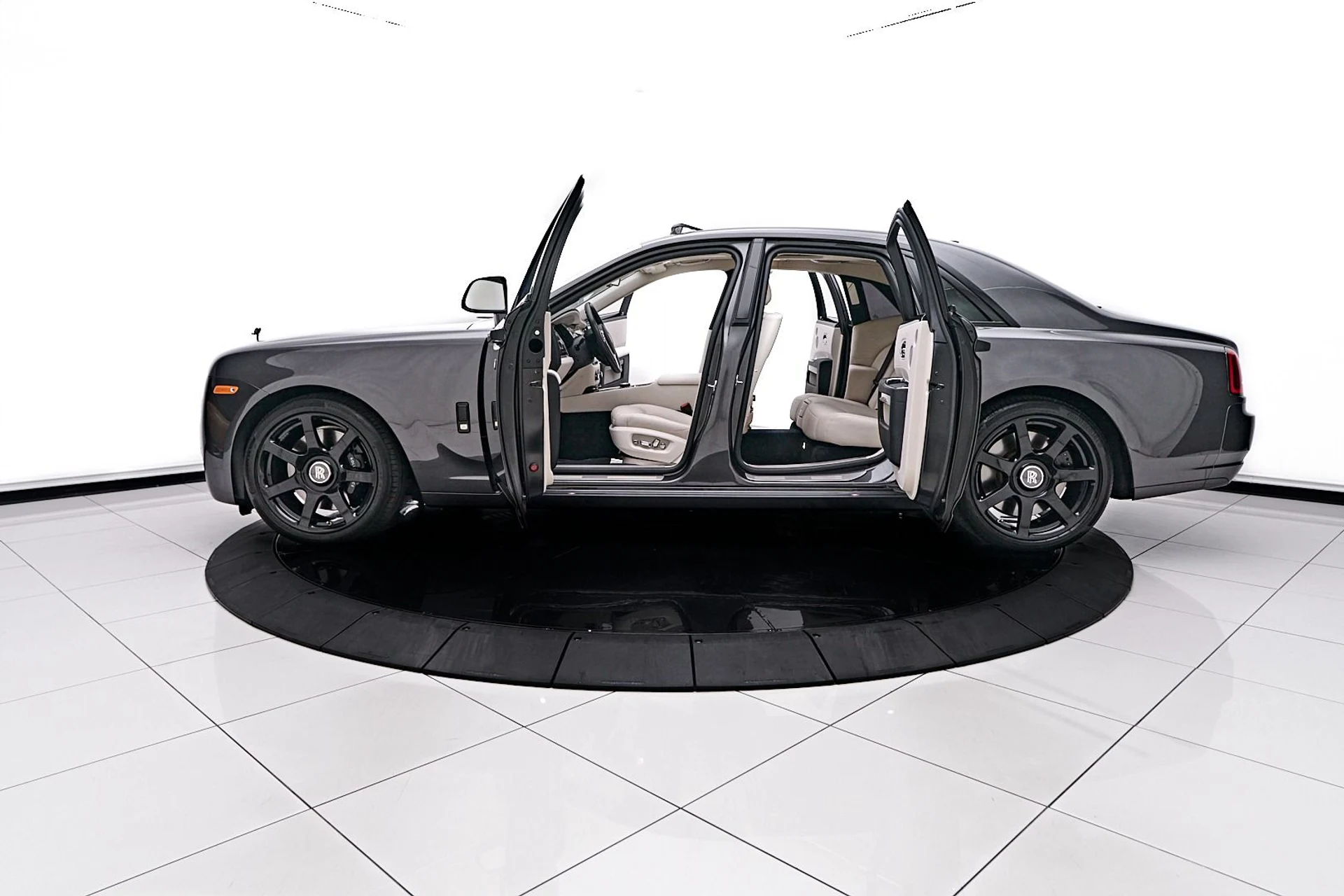 mph017_4196484188_Used_2017_Rolls_Royce_Ghost_Base_1743559500_1245decefd