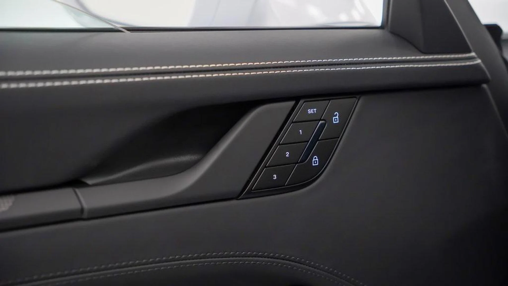 mph017_4197673263_Pb_ij_Cow_S1_T86p0_H_Iq_PV_Gz66r_A_b0ea512fac