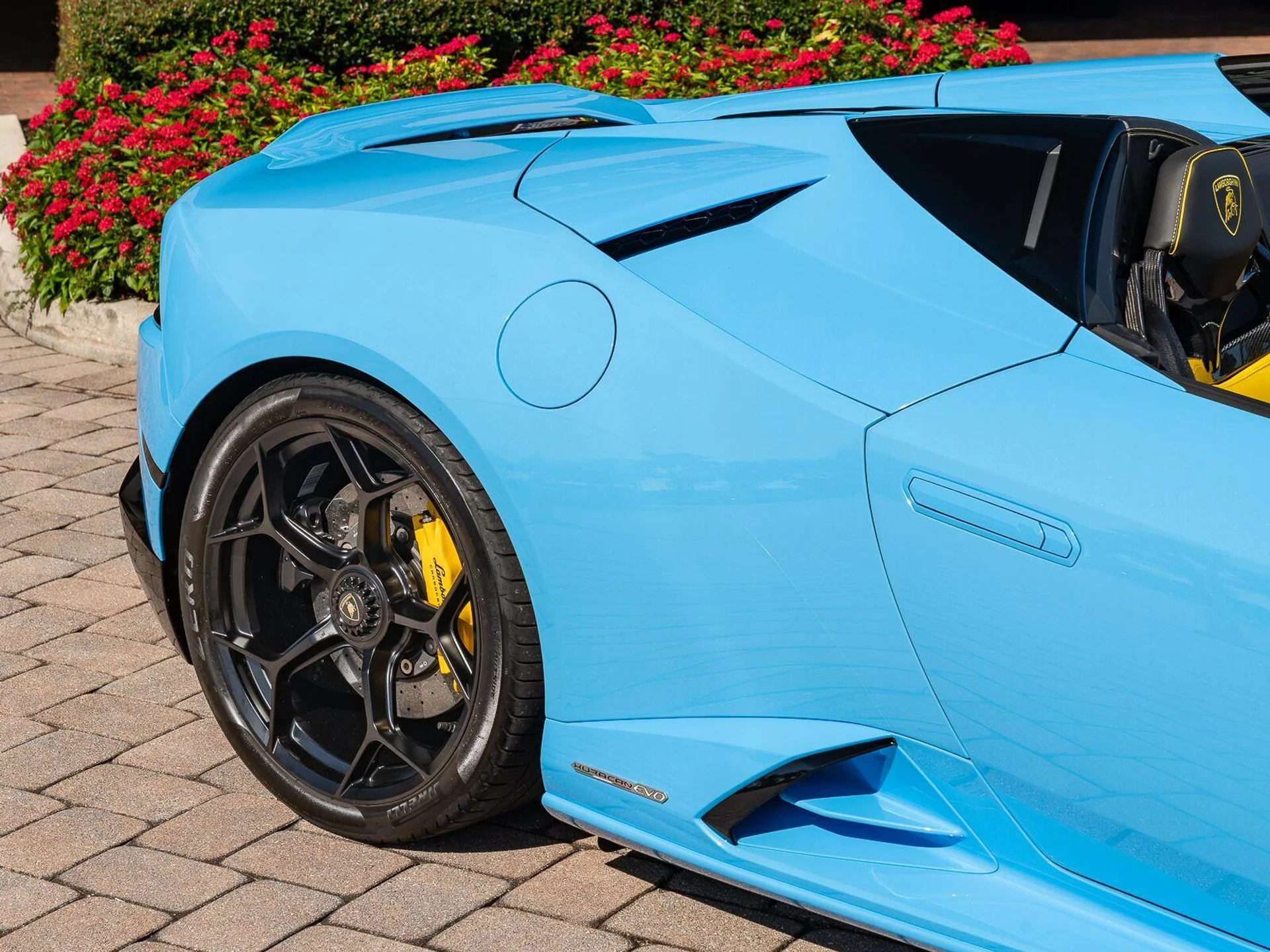 mph017_4201354633_Used_2022_Lamborghini_Huracan_EVO_Spyder_AWD_1792704189_8eeadfce03