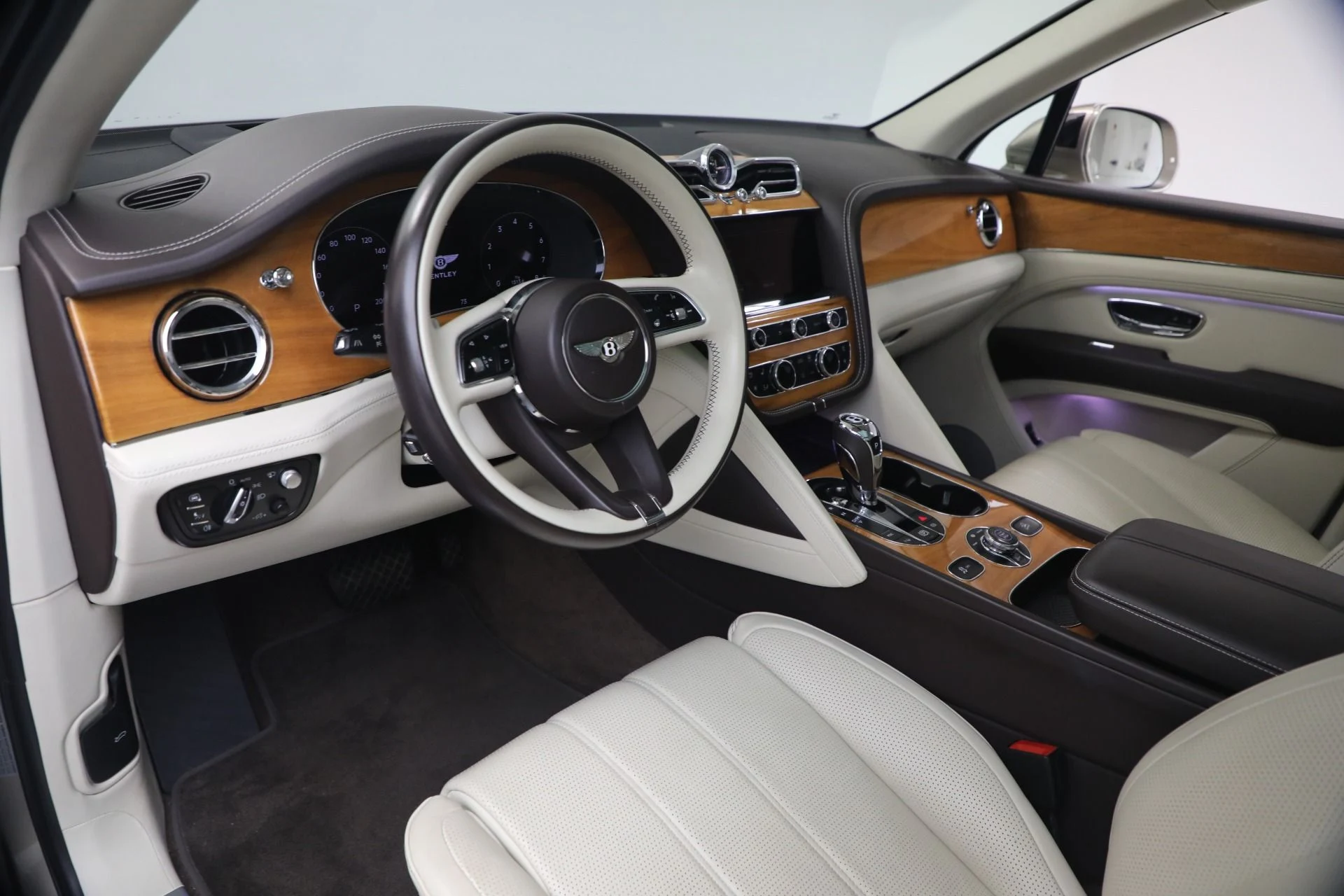 mph017_4205175910_Used_2021_Bentley_Bentayga_V8_1780783517_a84d5d6b45