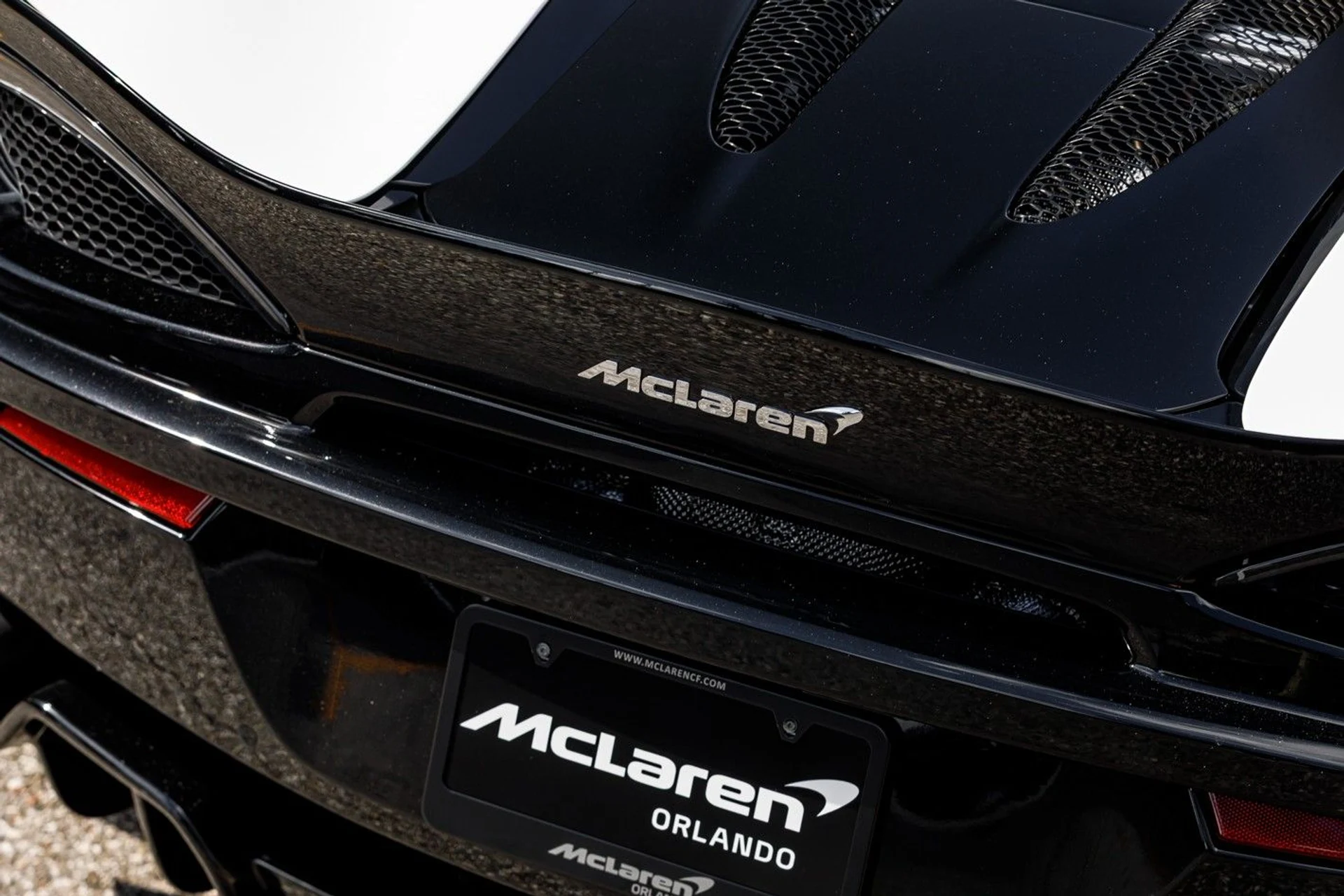 mph017_420562286_607_p18_l_2e85b1085f