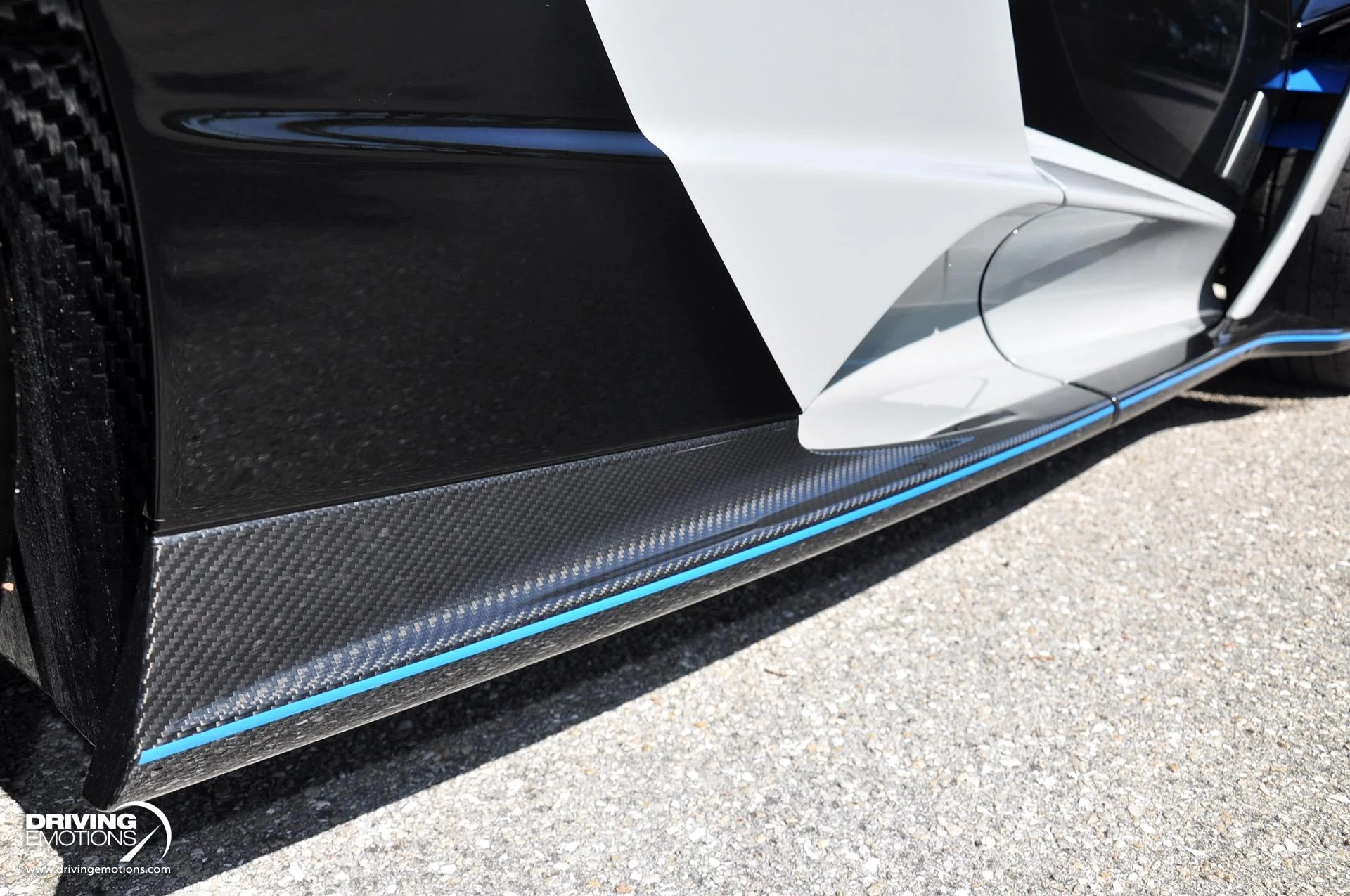 mph017_4229628506_683_p18_l_65a89e8043