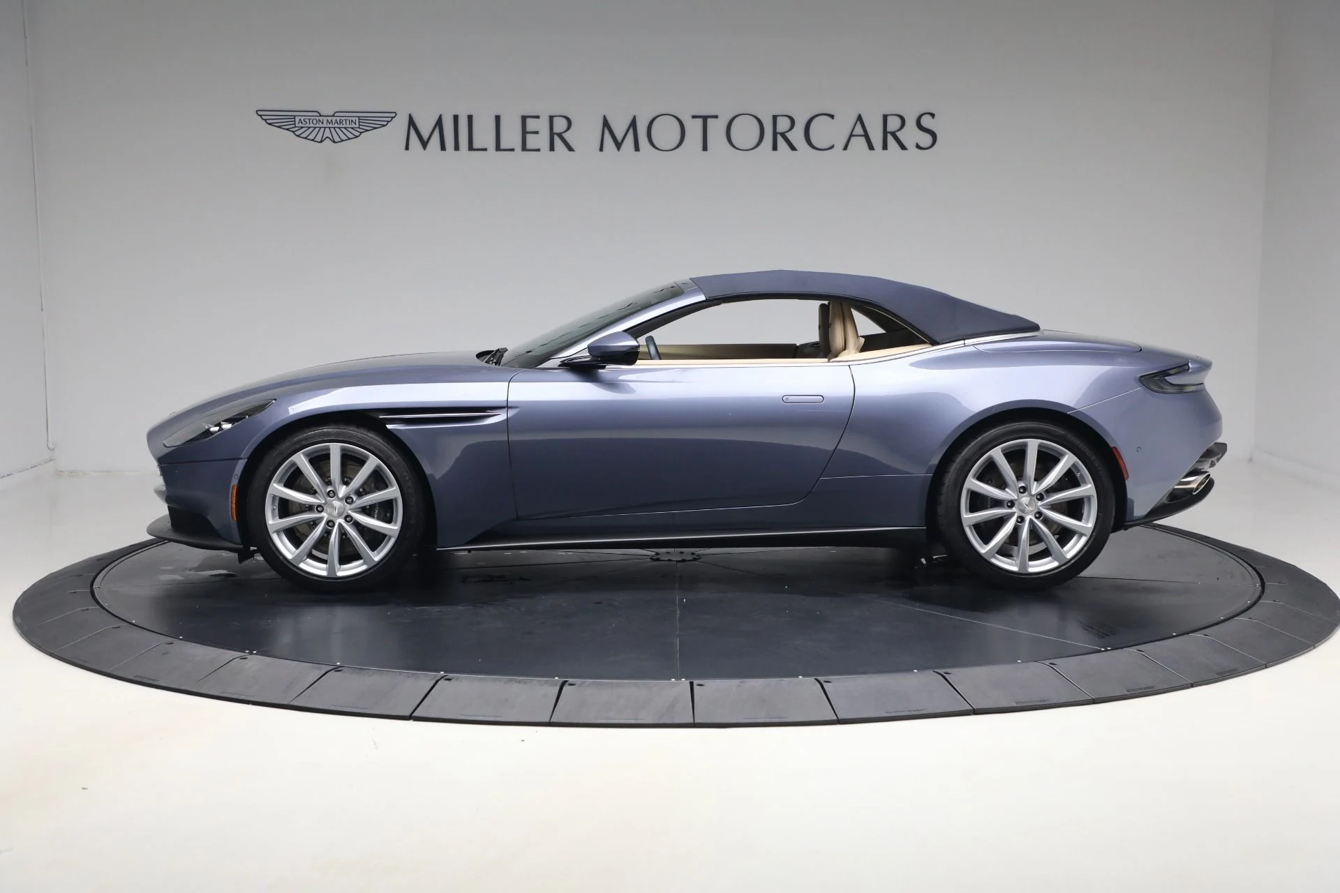 mph017_4230335560_Used_2022_Aston_Martin_DB_11_Volante_1787336404_c0d636e5ed