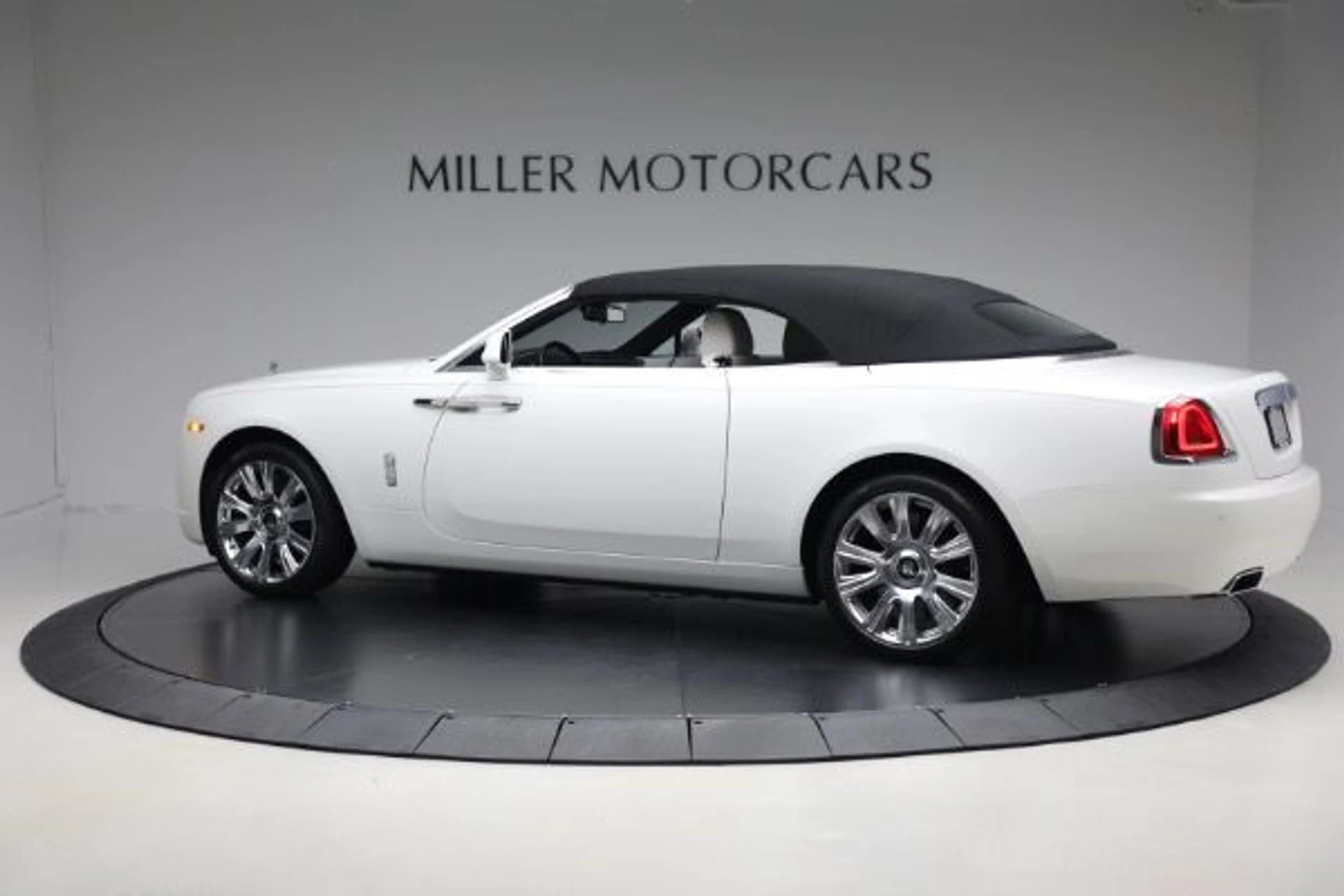 mph017_4230647565_Used_2018_Rolls_Royce_Dawn_3262616007
