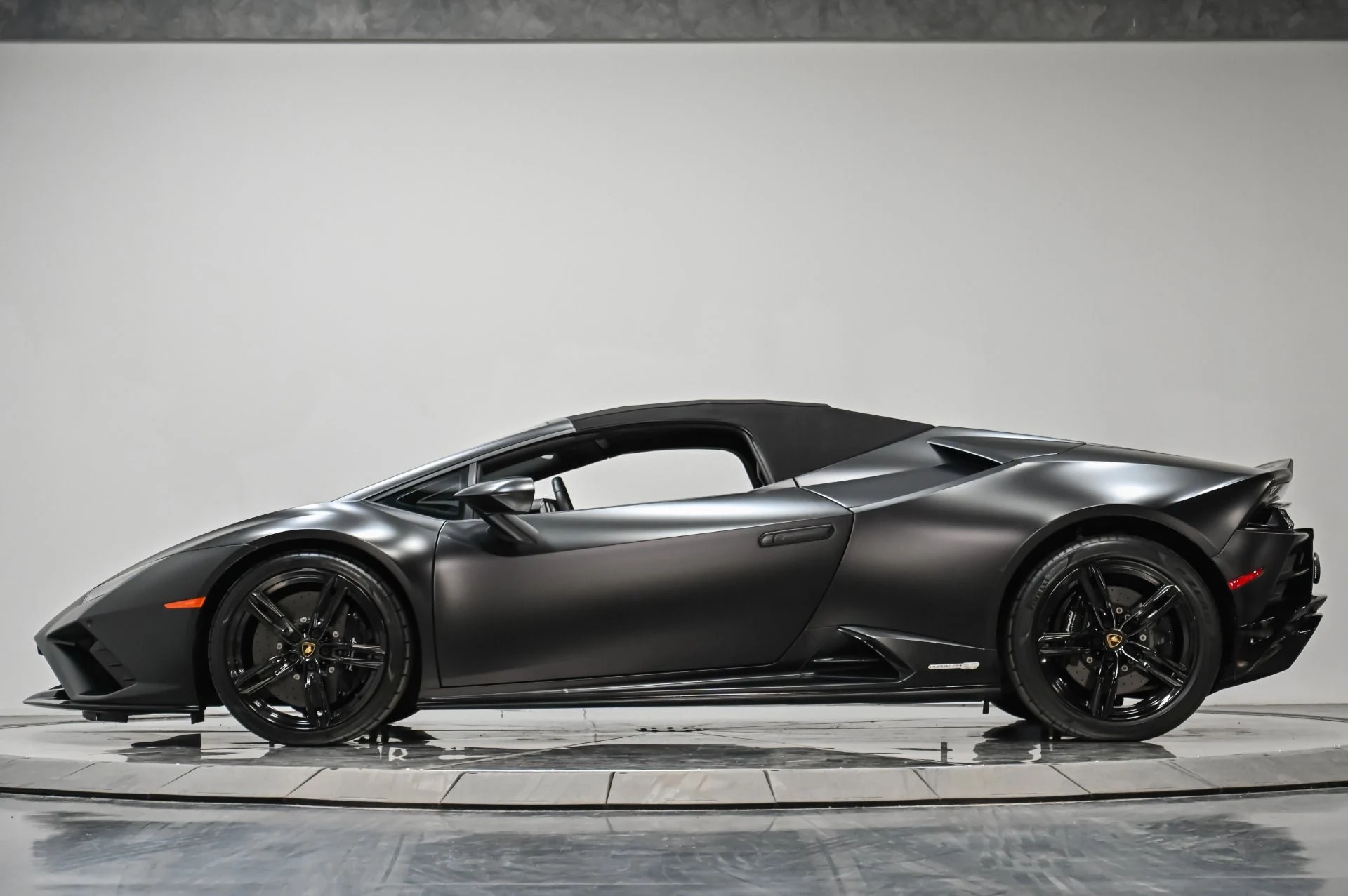 mph017_4251406440_Used_2021_Lamborghini_Huracan_EVO_Base_1754943385_3063c5bbfc