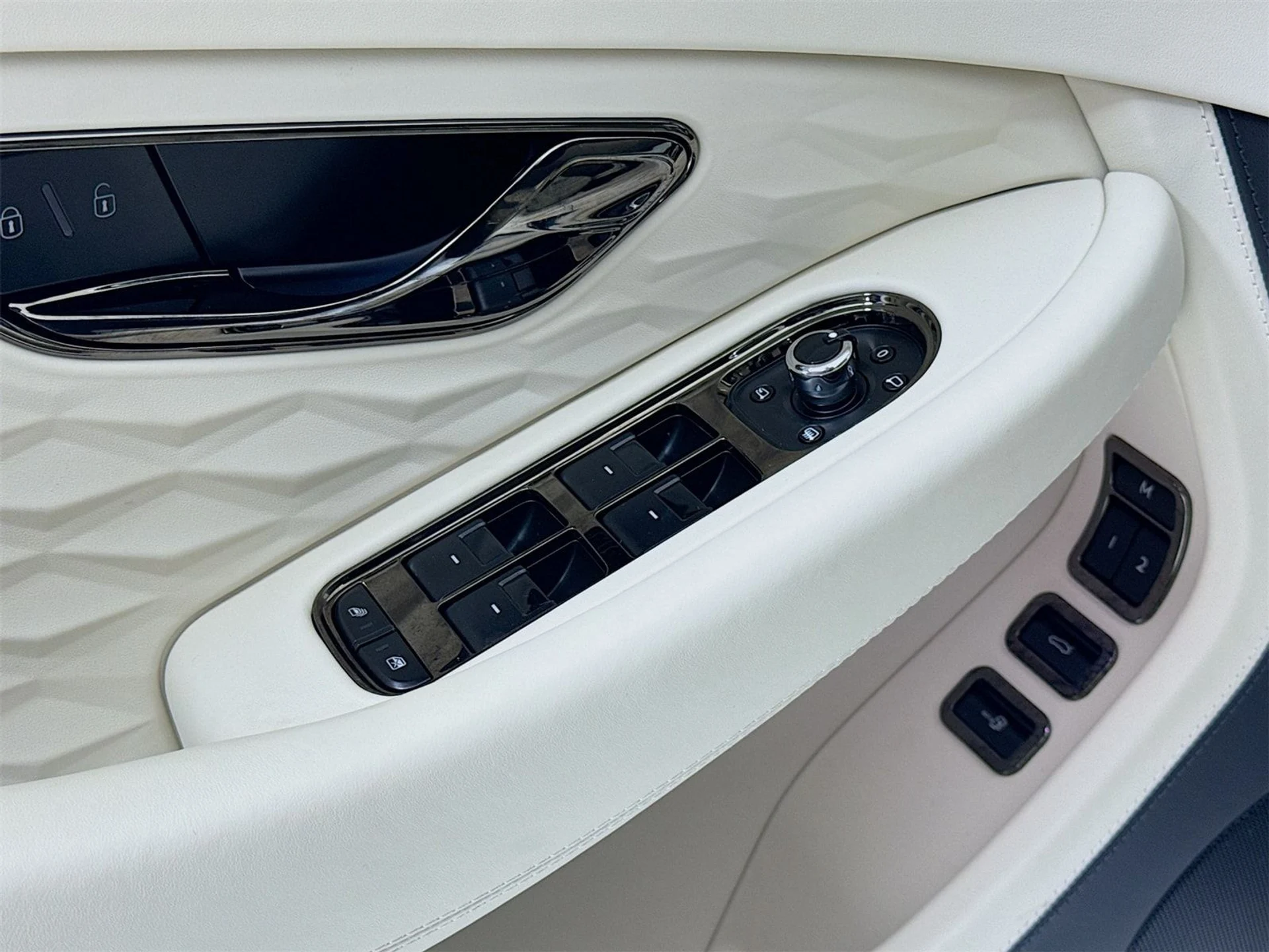 mph017_4251512060_898dbe64d73c4463ef6d620183c6b57ax_f76a895505