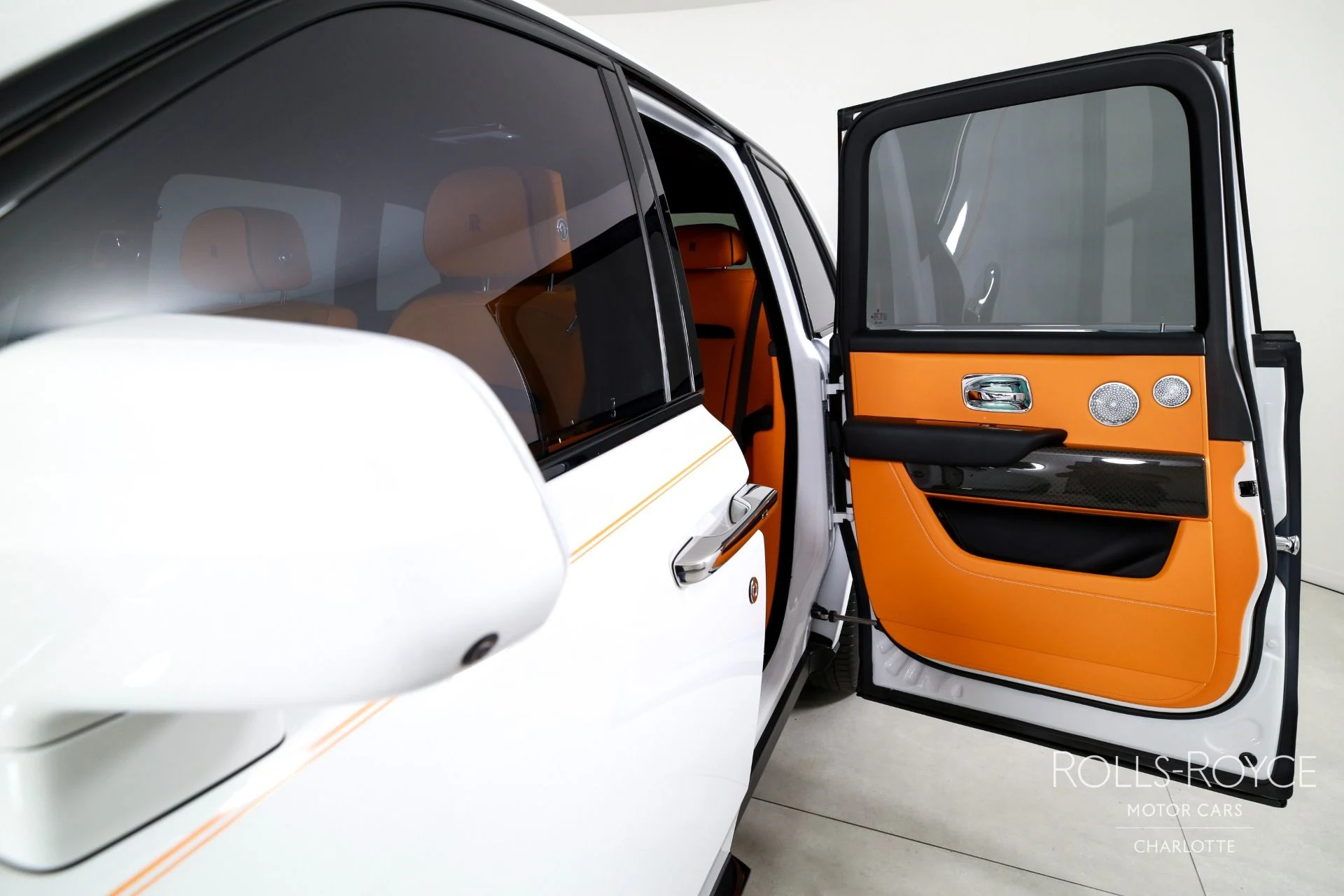 mph017_4259463975_Used_2022_Rolls_Royce_Black_Badge_Cullinan_1764197182_c79a5e2840