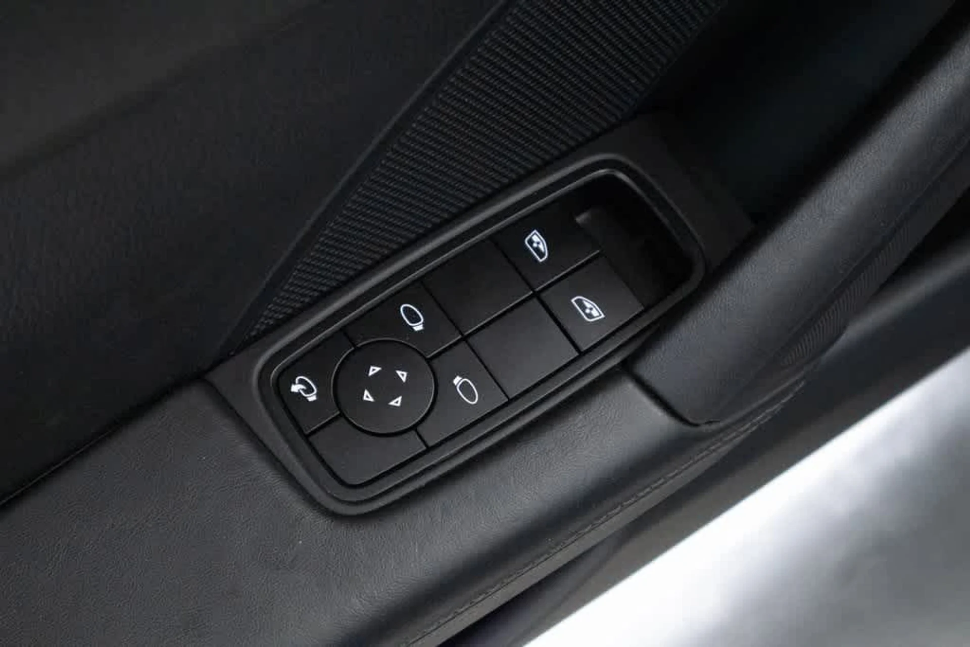 mph017_4261106750_7c746b05fa8682f936e61fde4256aaa0x_1497f4f1cf